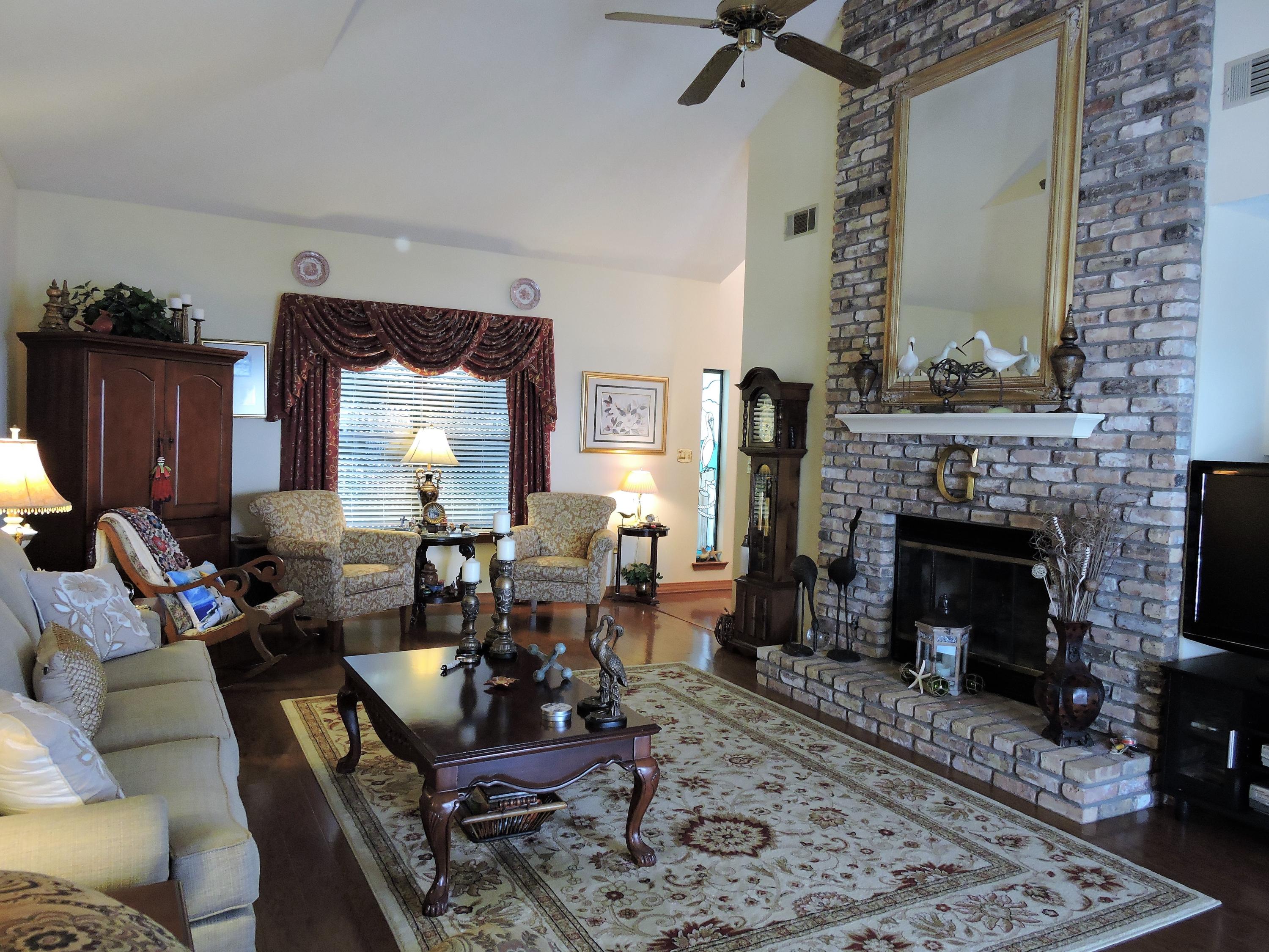 DOLPHIN POINT ESTATES - Residential