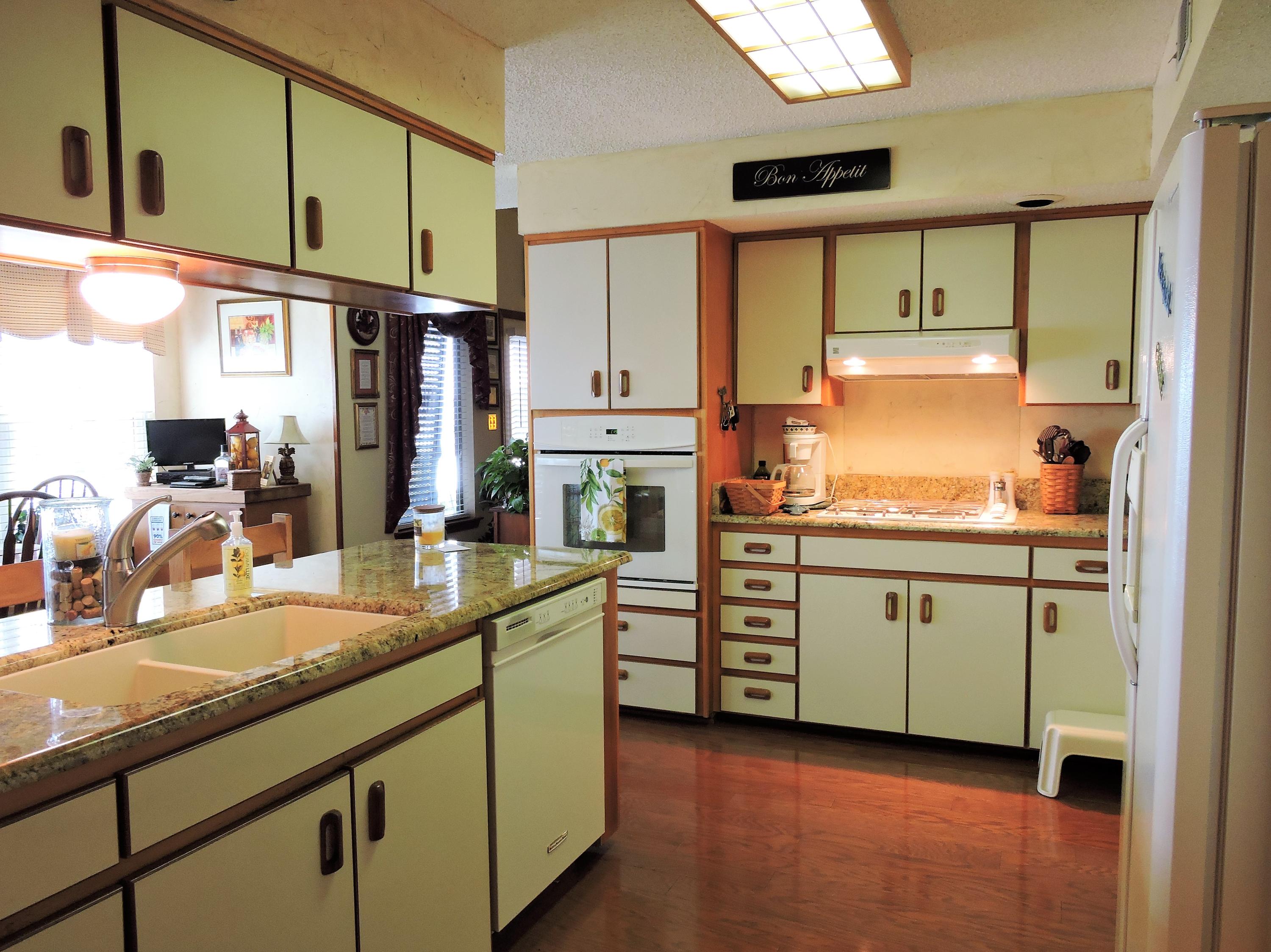 DOLPHIN POINT ESTATES - Residential