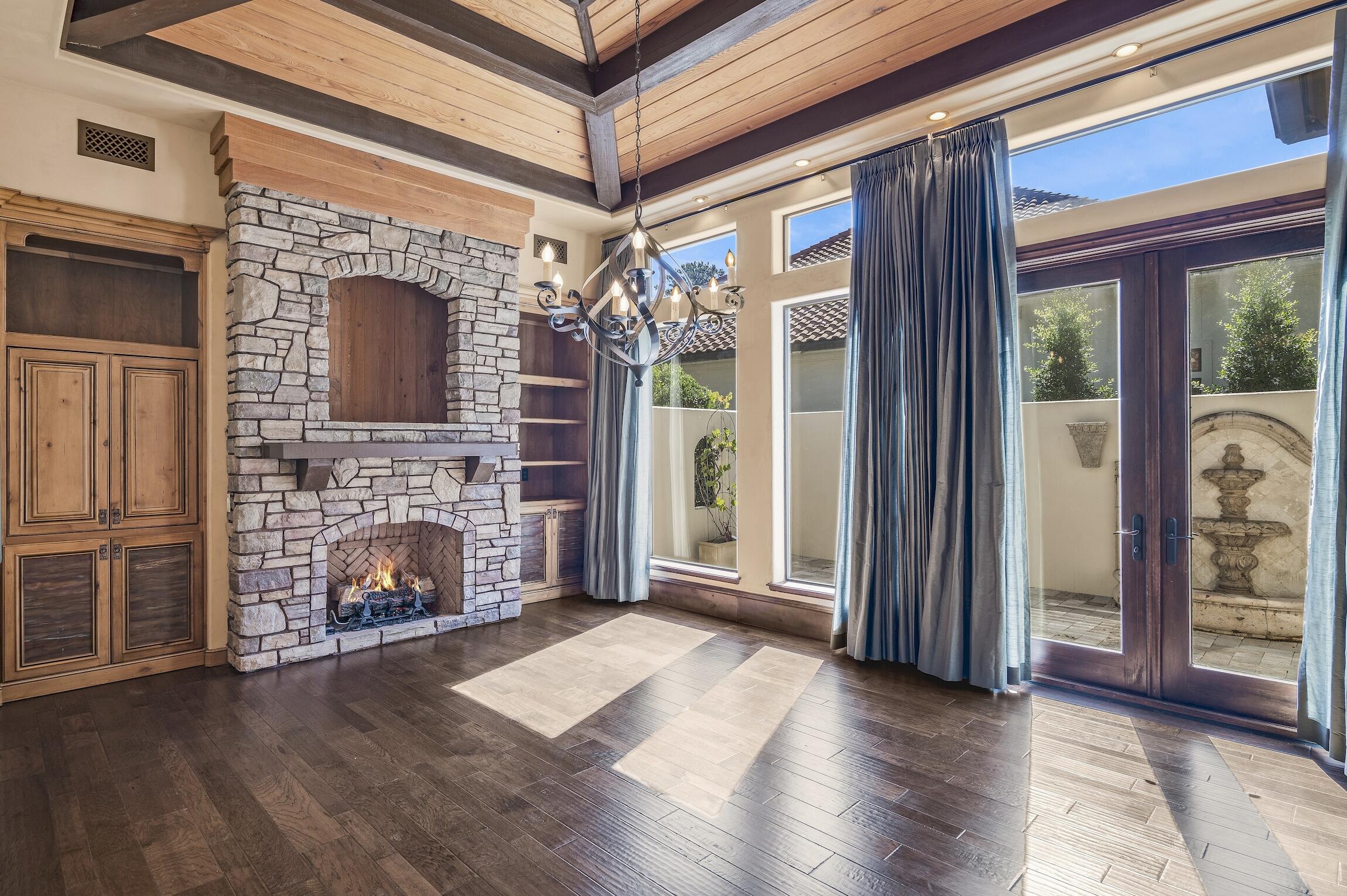 BURNT PINE - Residential
