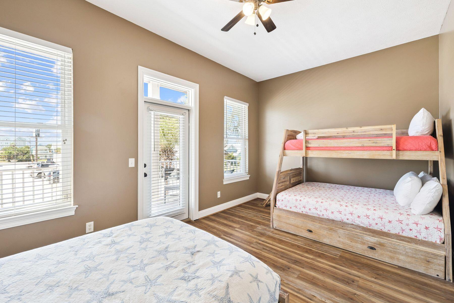 HOLIDAY BEACH UNIT 03 - Residential