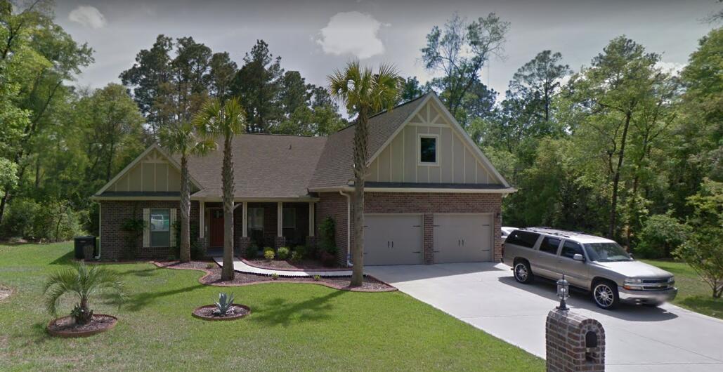 Huge 5 bedroom, 4 1/2 bath home in a great neighborhood. Home sits on over an acre of land. Bring the RV, boats, and the mother in law because theres plenty of room. Pest Control and lawn care are included in the rent. More photos coming soon