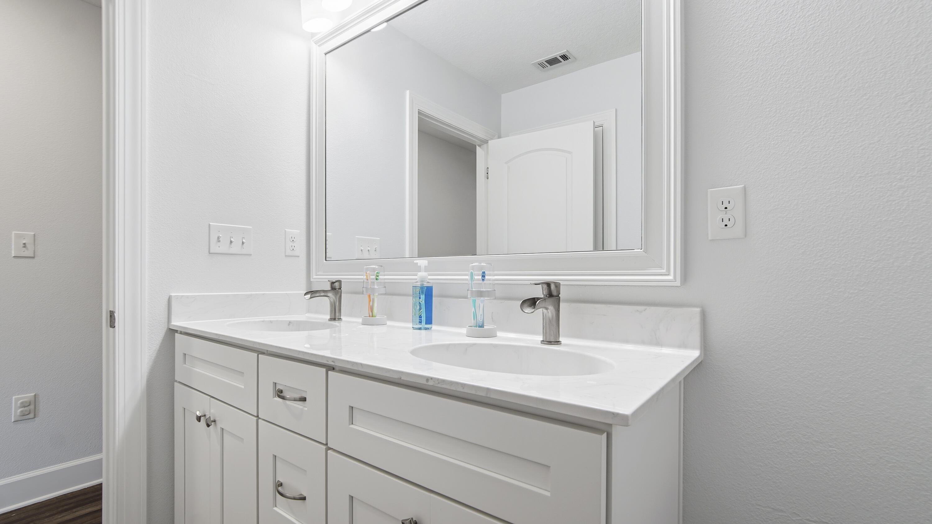 TEN LAKE ESTATES UNIT 2 - Residential