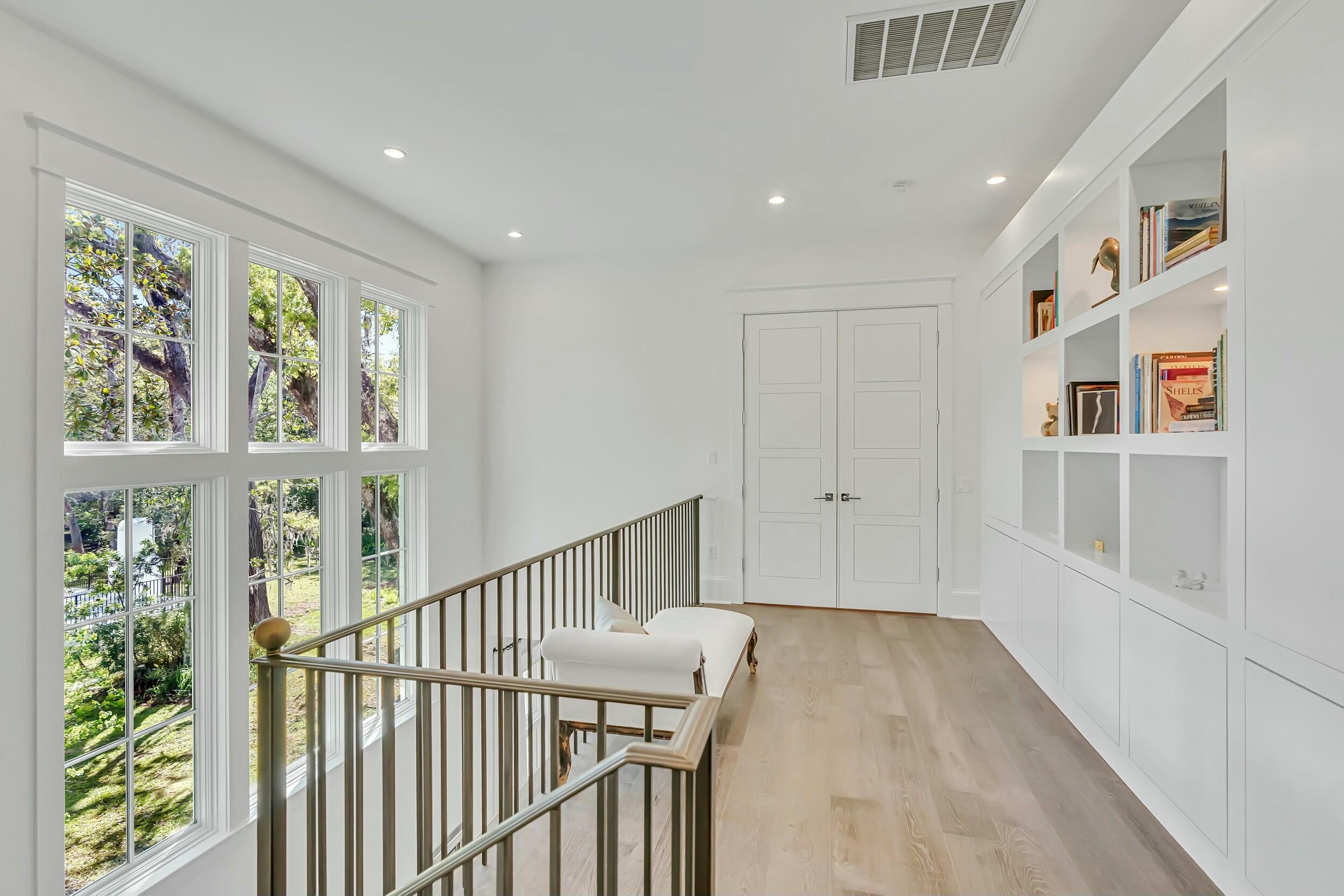 CHURCHILL OAKS - Residential
