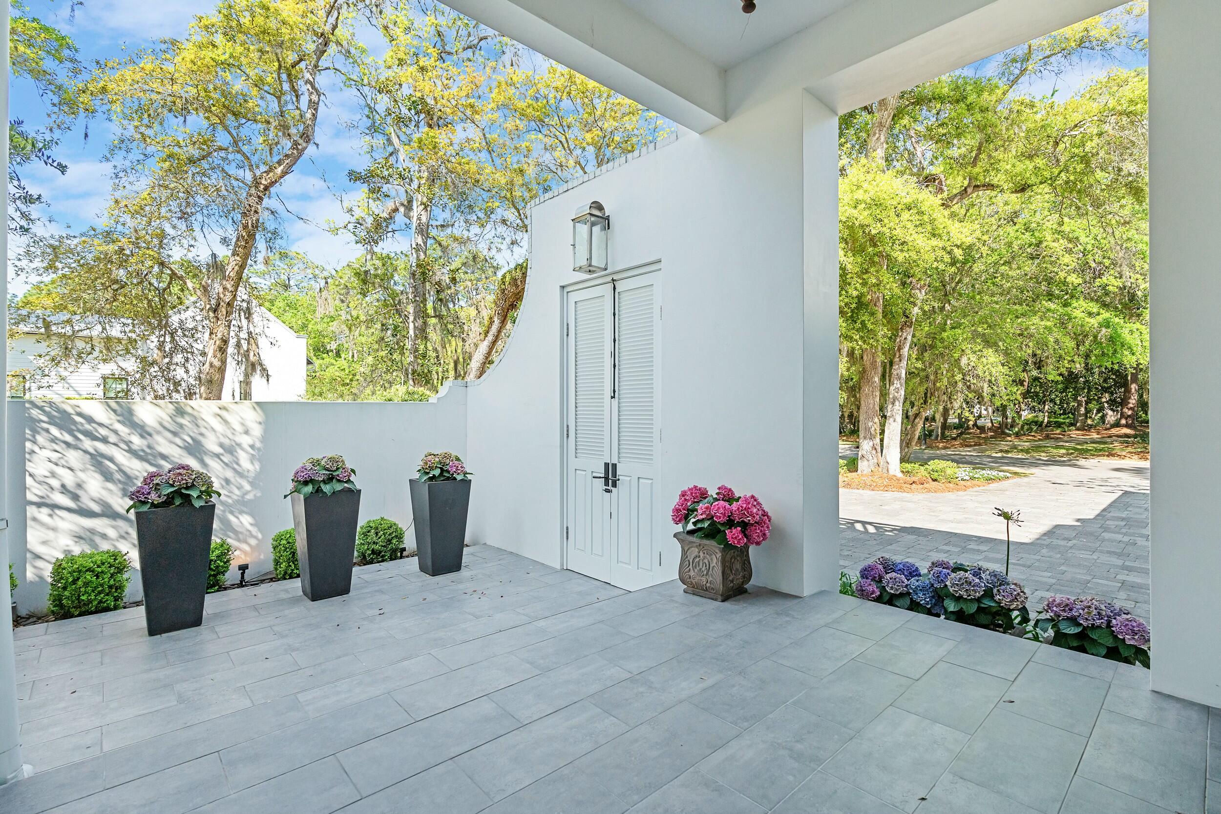 CHURCHILL OAKS - Residential