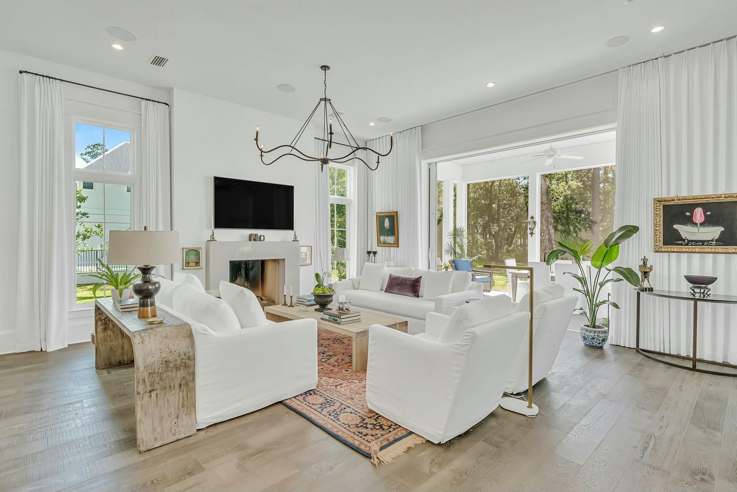 CHURCHILL OAKS - Residential