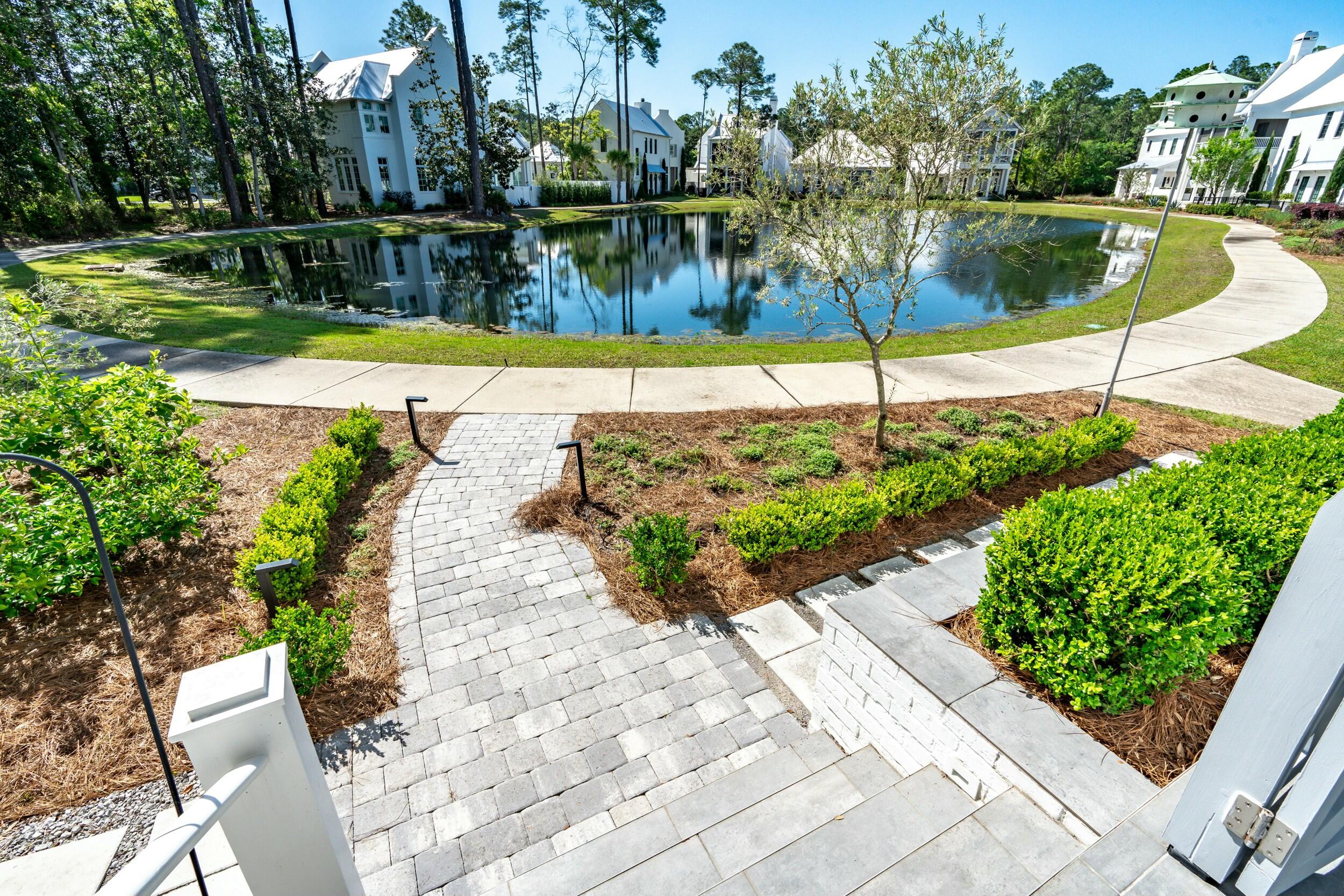 CHURCHILL OAKS - Residential