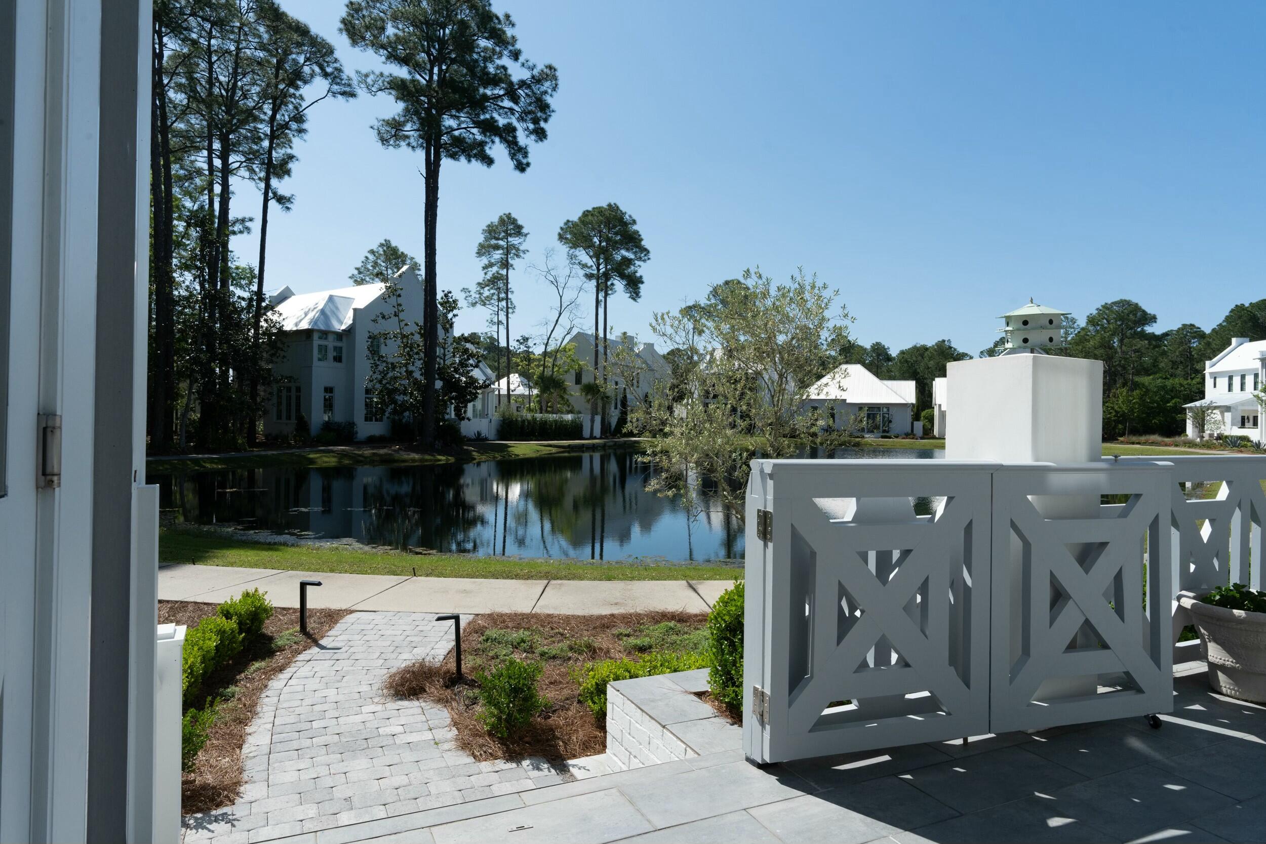 CHURCHILL OAKS - Residential