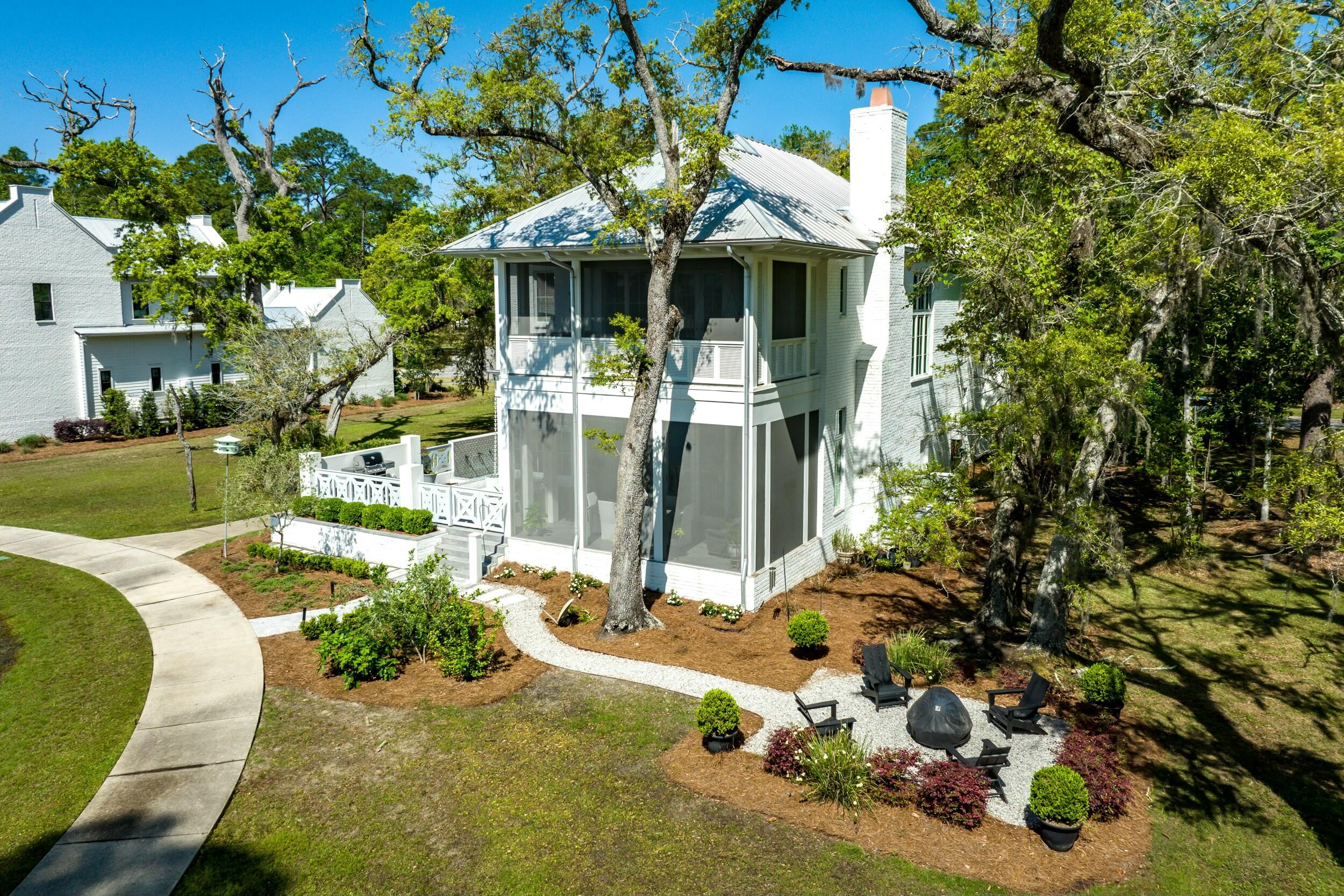 CHURCHILL OAKS - Residential