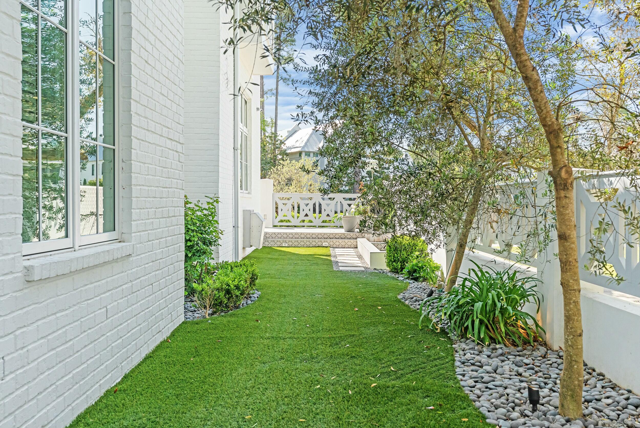 CHURCHILL OAKS - Residential