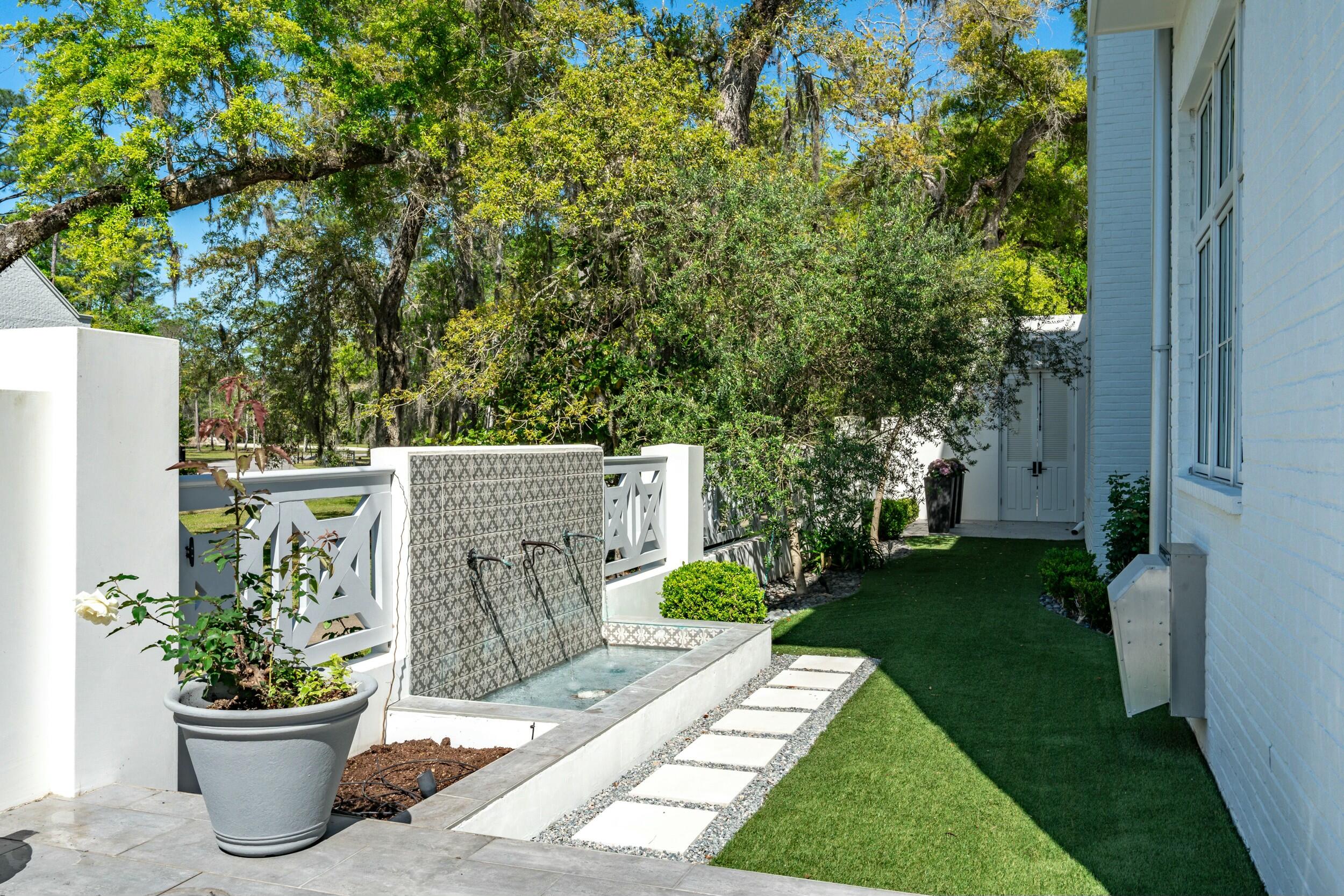 CHURCHILL OAKS - Residential