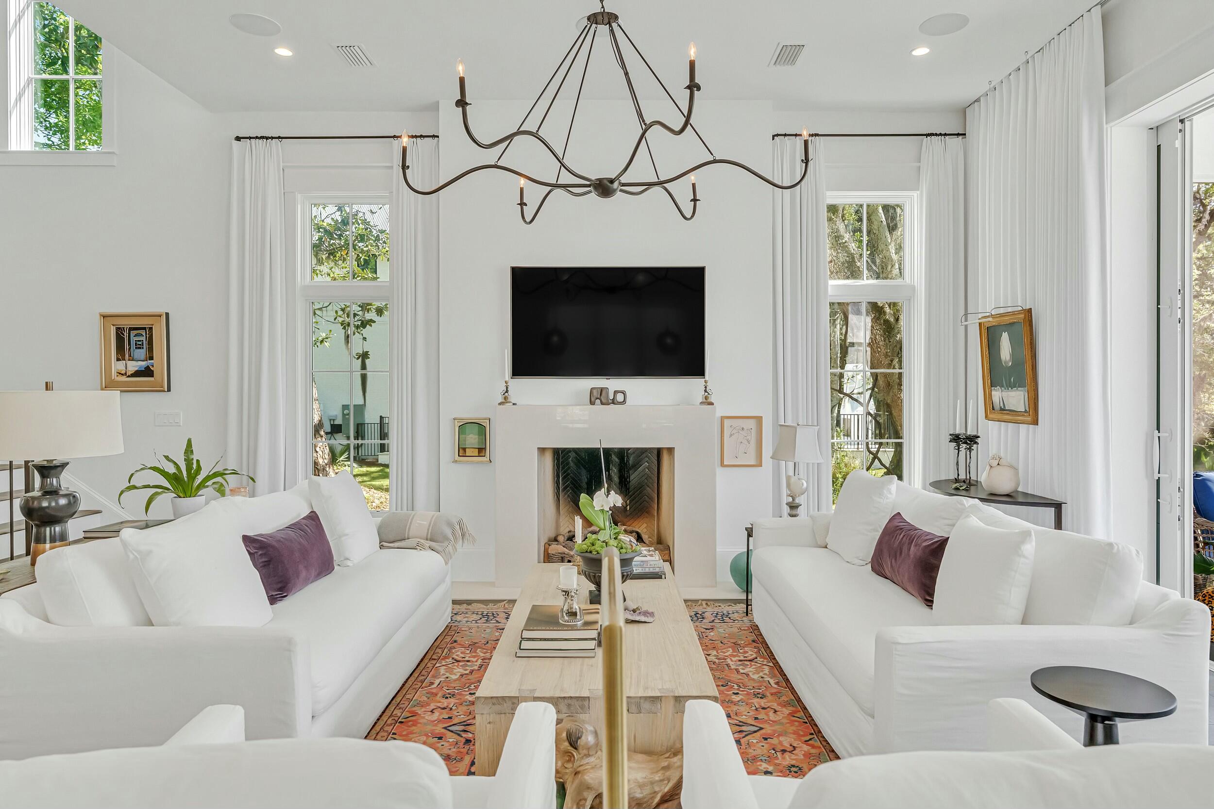 CHURCHILL OAKS - Residential