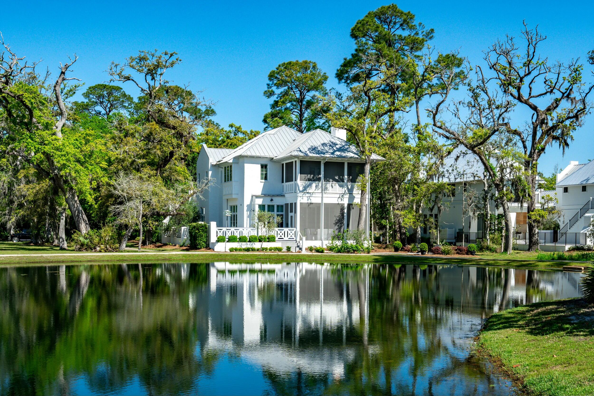 CHURCHILL OAKS - Residential