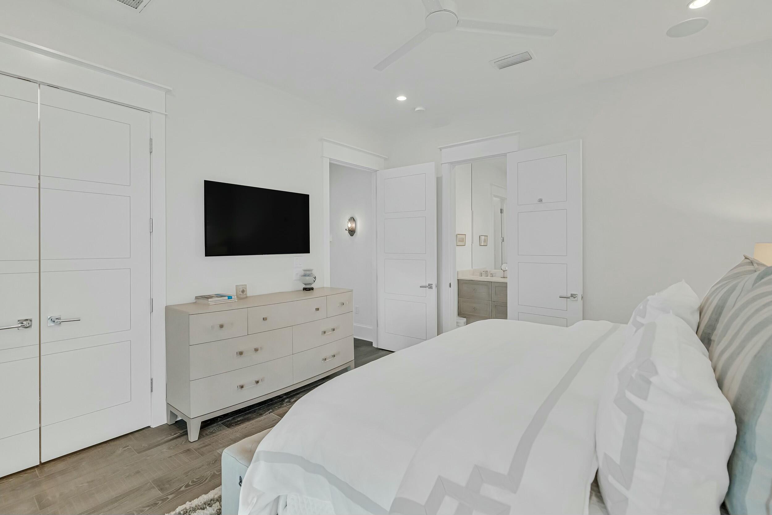 CHURCHILL OAKS - Residential