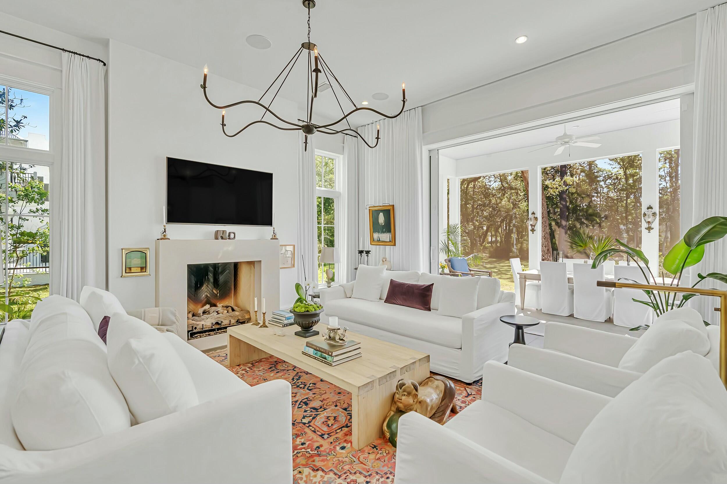 CHURCHILL OAKS - Residential