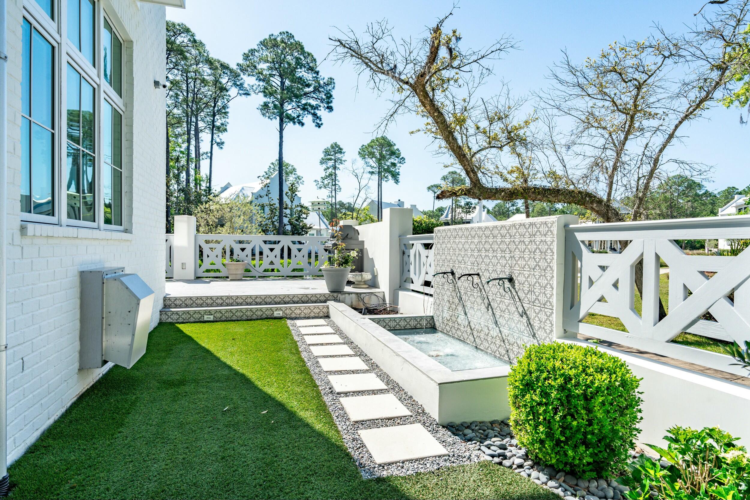 CHURCHILL OAKS - Residential