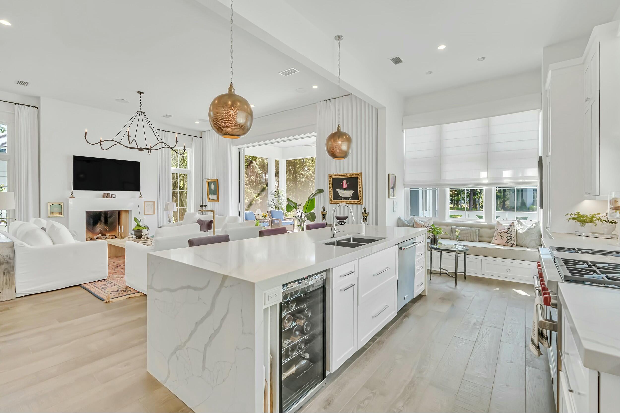 CHURCHILL OAKS - Residential