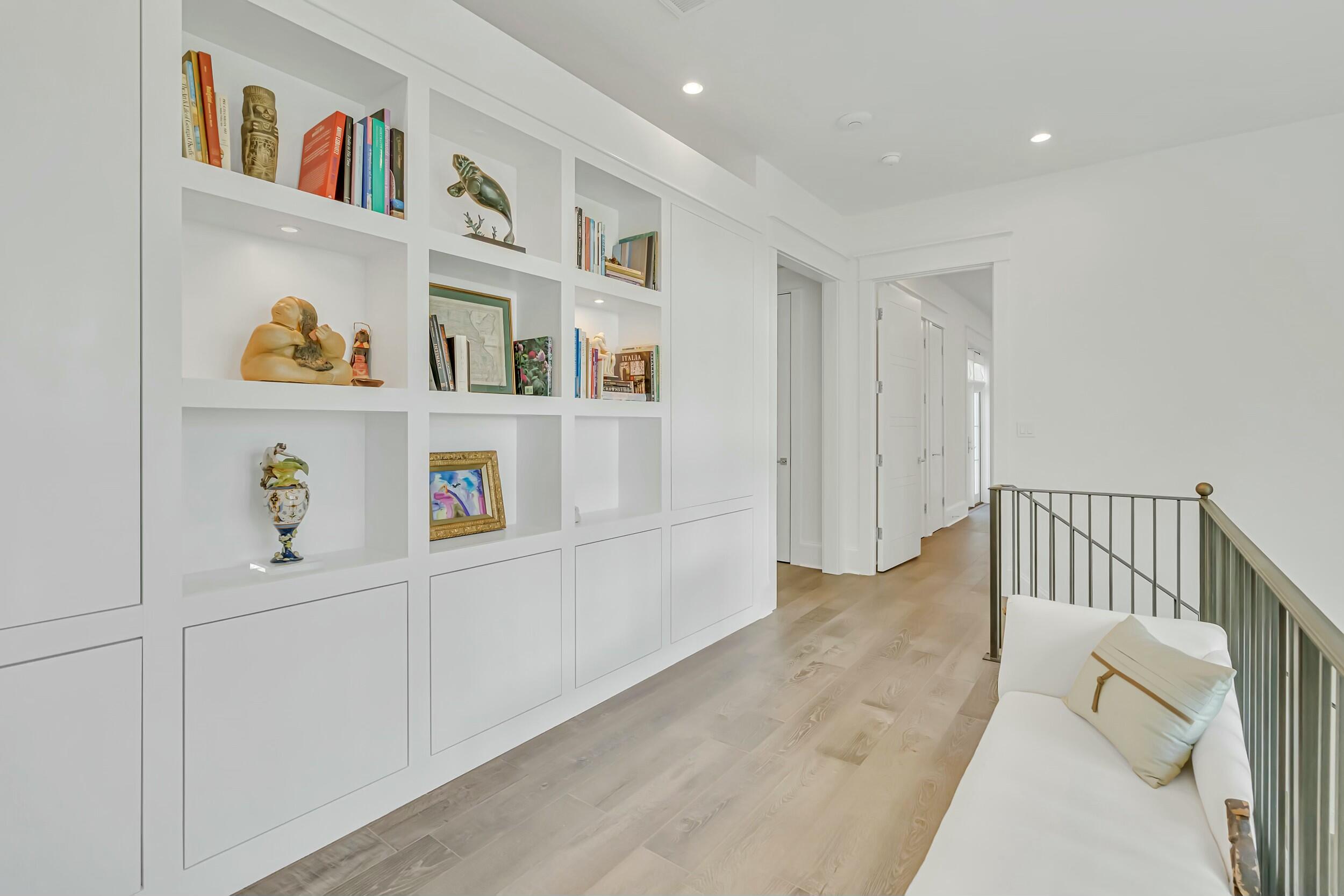 CHURCHILL OAKS - Residential