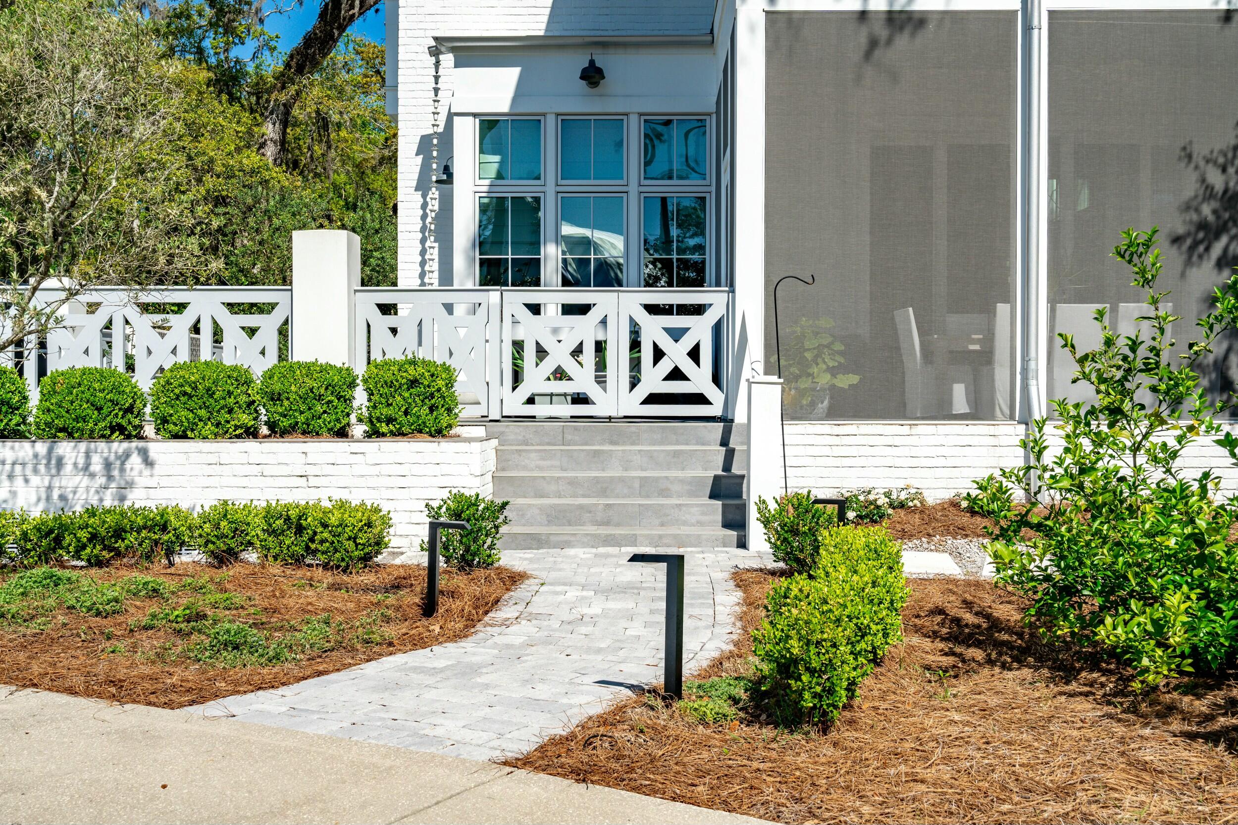 CHURCHILL OAKS - Residential