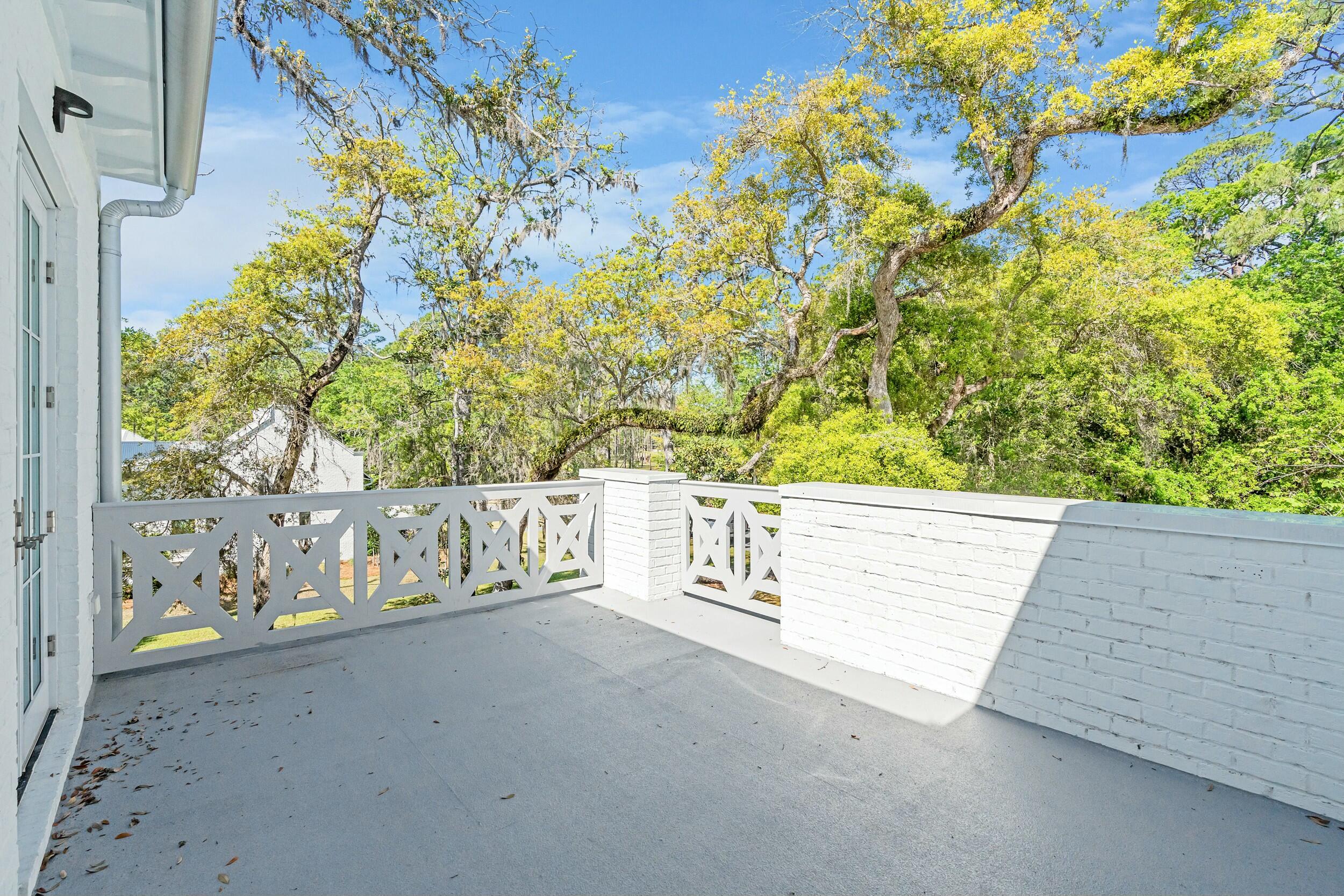 CHURCHILL OAKS - Residential