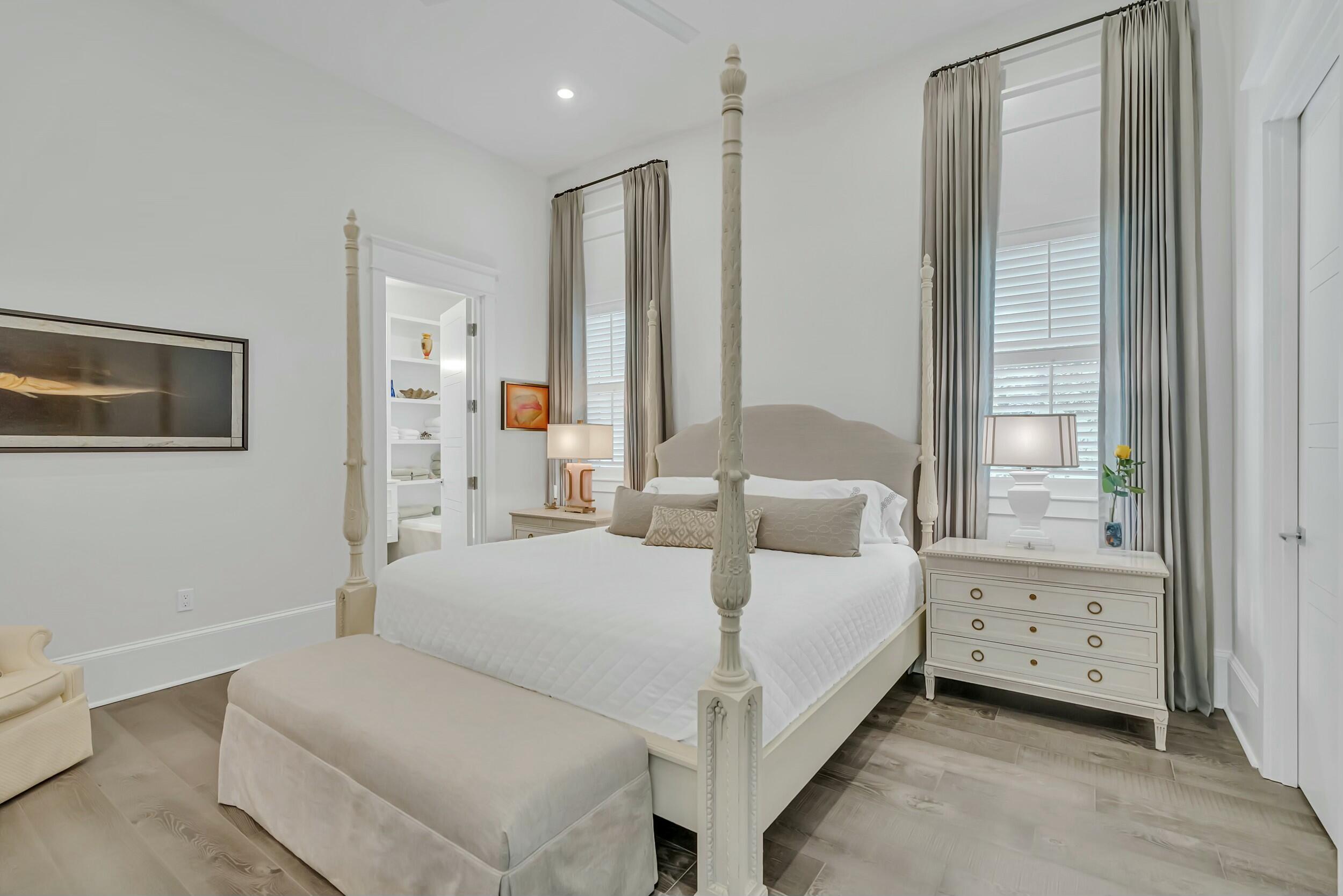CHURCHILL OAKS - Residential