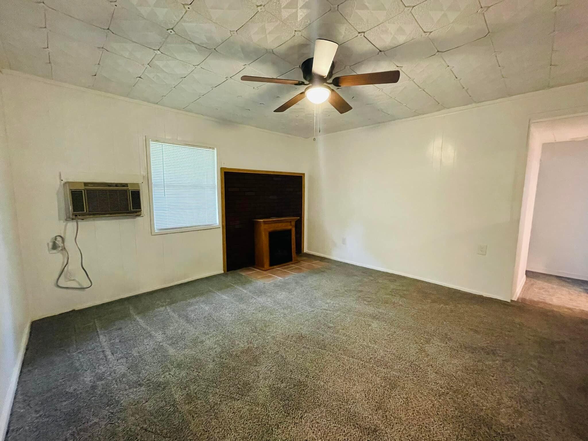 LOT 5 BLK 14 OAKWOOD HILLS UNIT I - Residential Lease