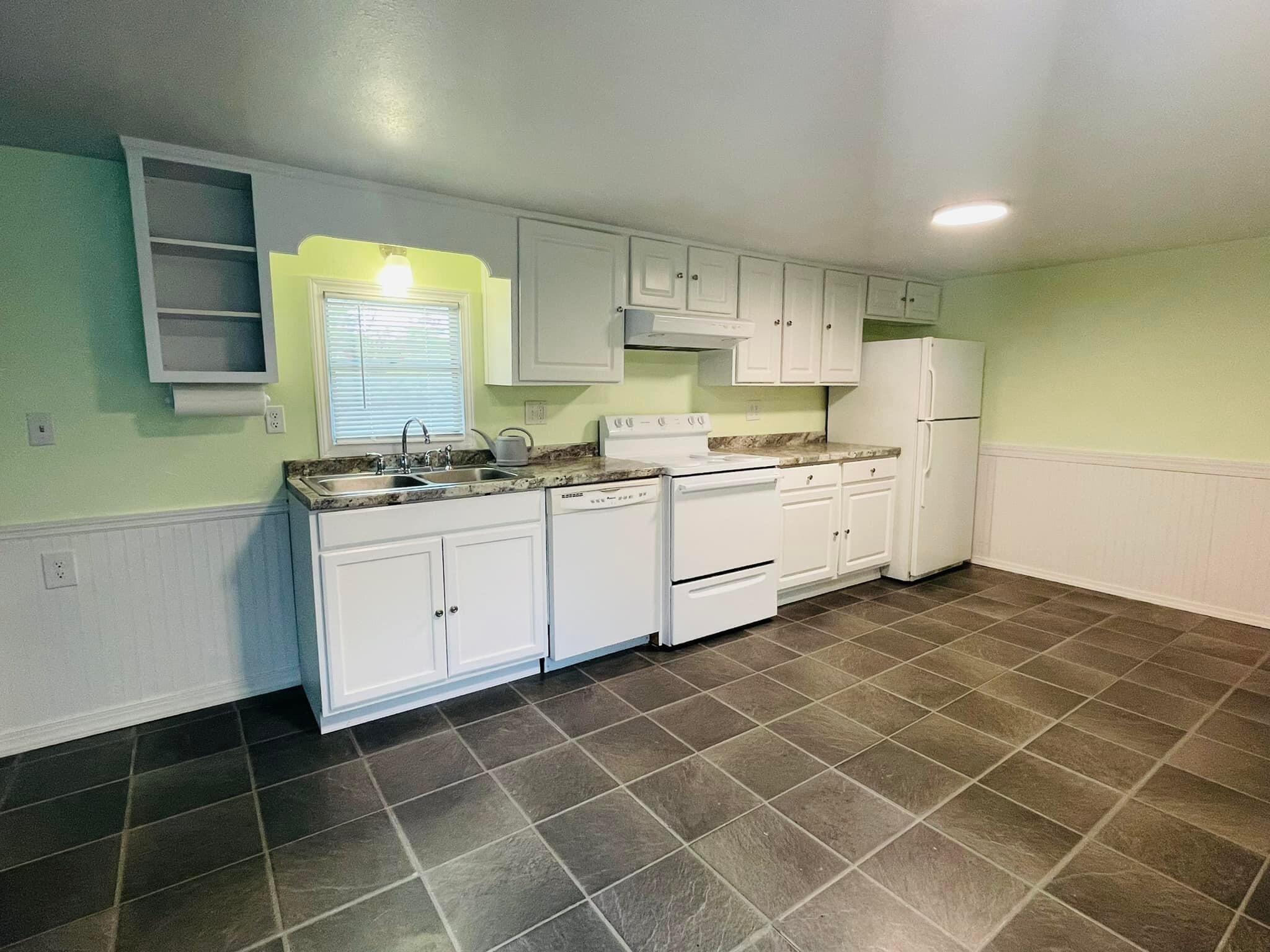 LOT 5 BLK 14 OAKWOOD HILLS UNIT I - Residential Lease