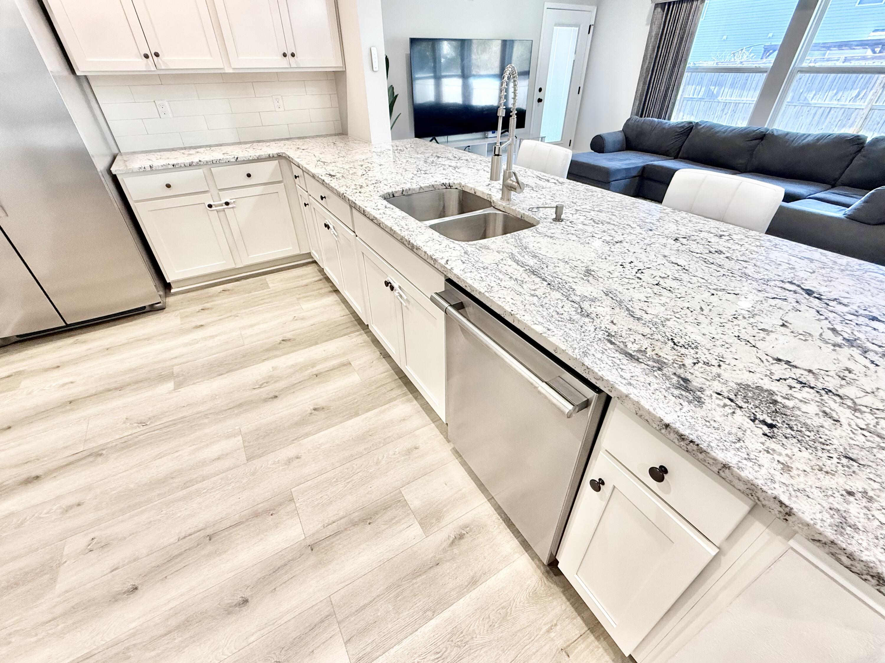 CRESCENT SHORES - Residential