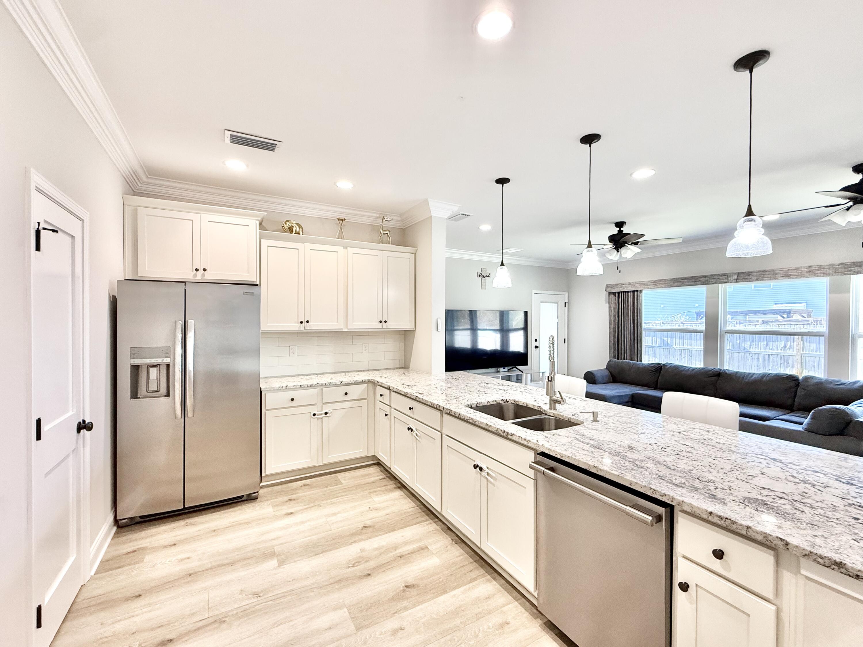 CRESCENT SHORES - Residential