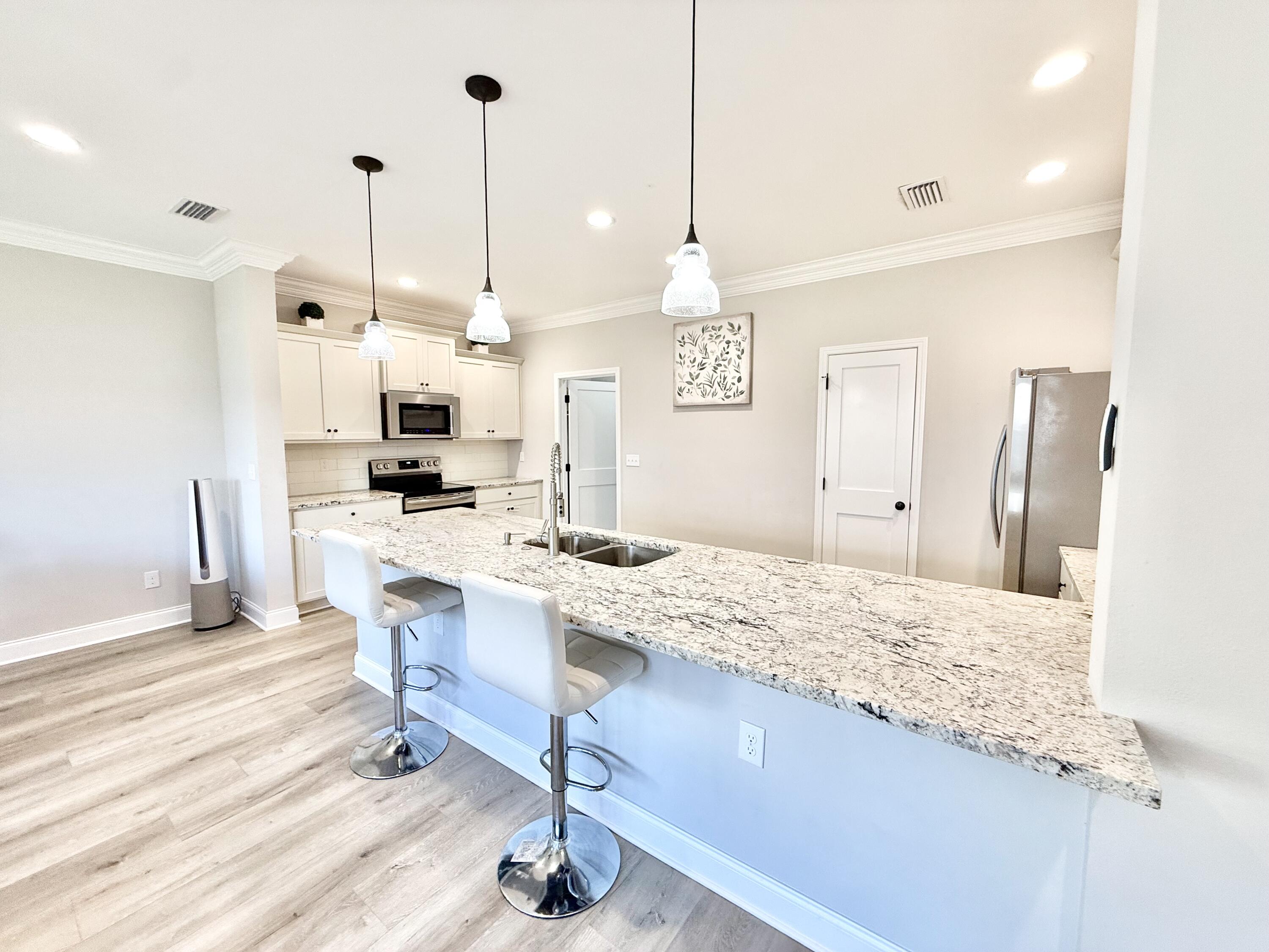 CRESCENT SHORES - Residential