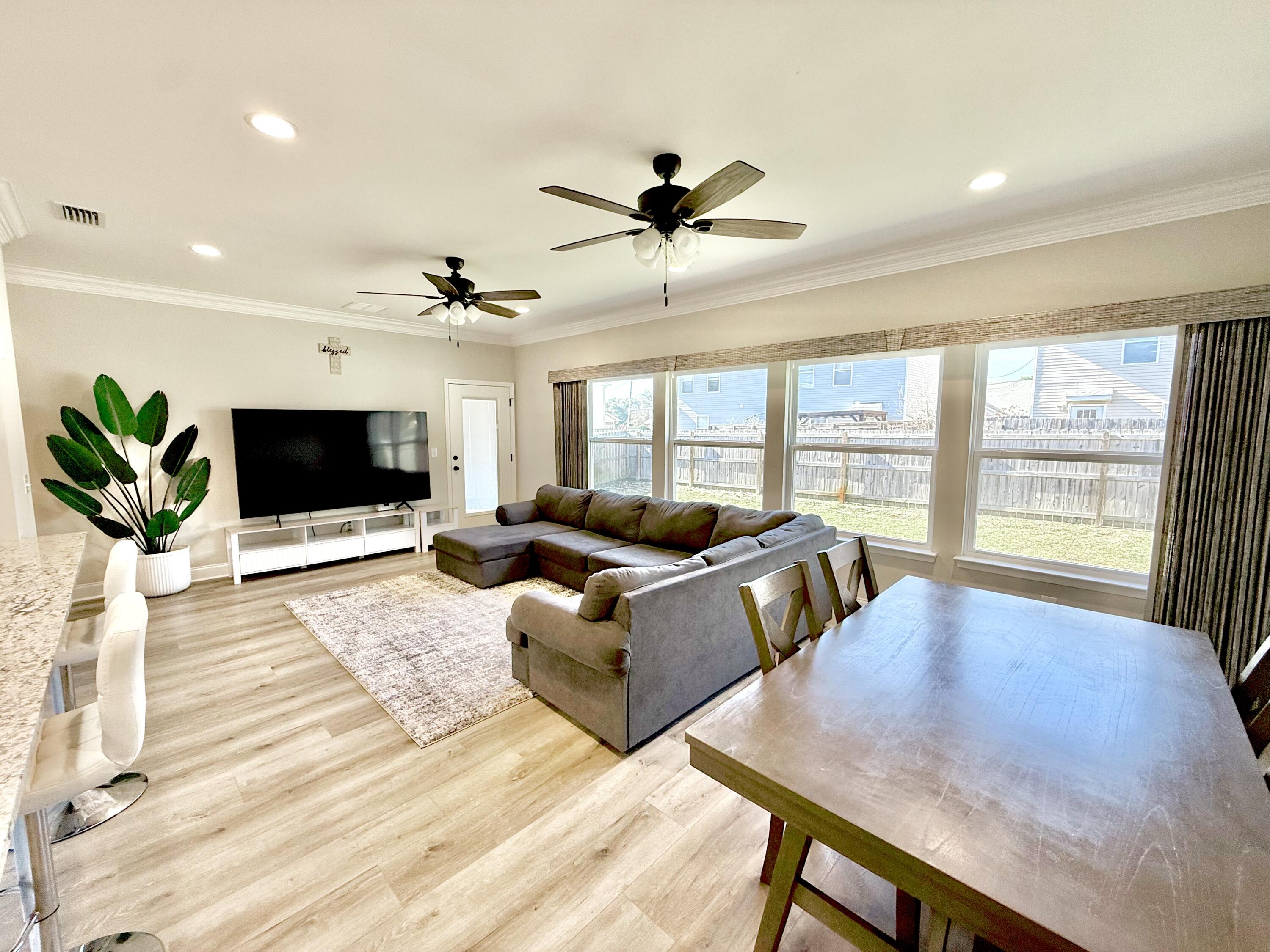 CRESCENT SHORES - Residential