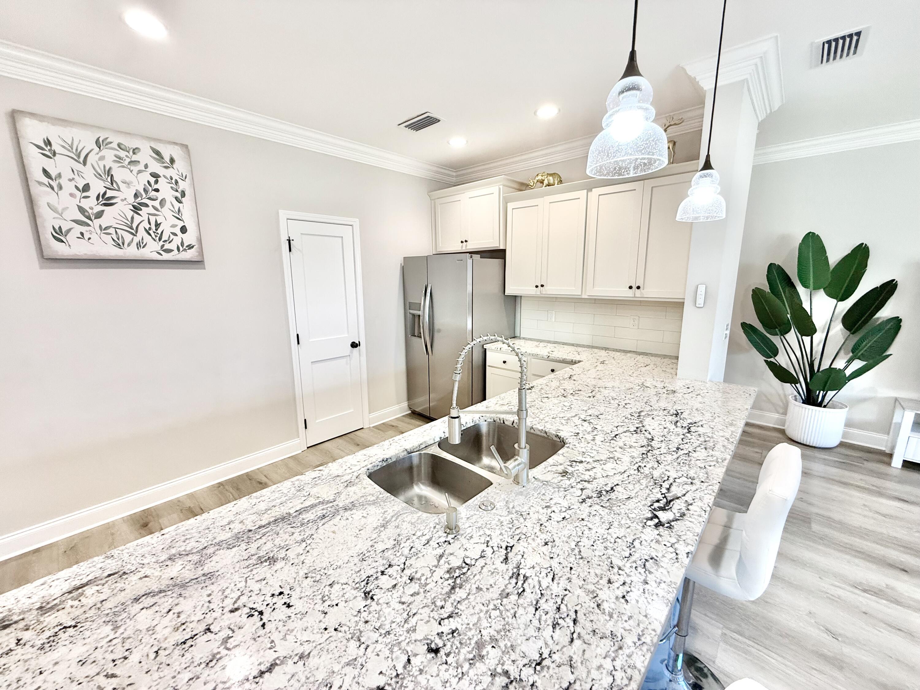 CRESCENT SHORES - Residential