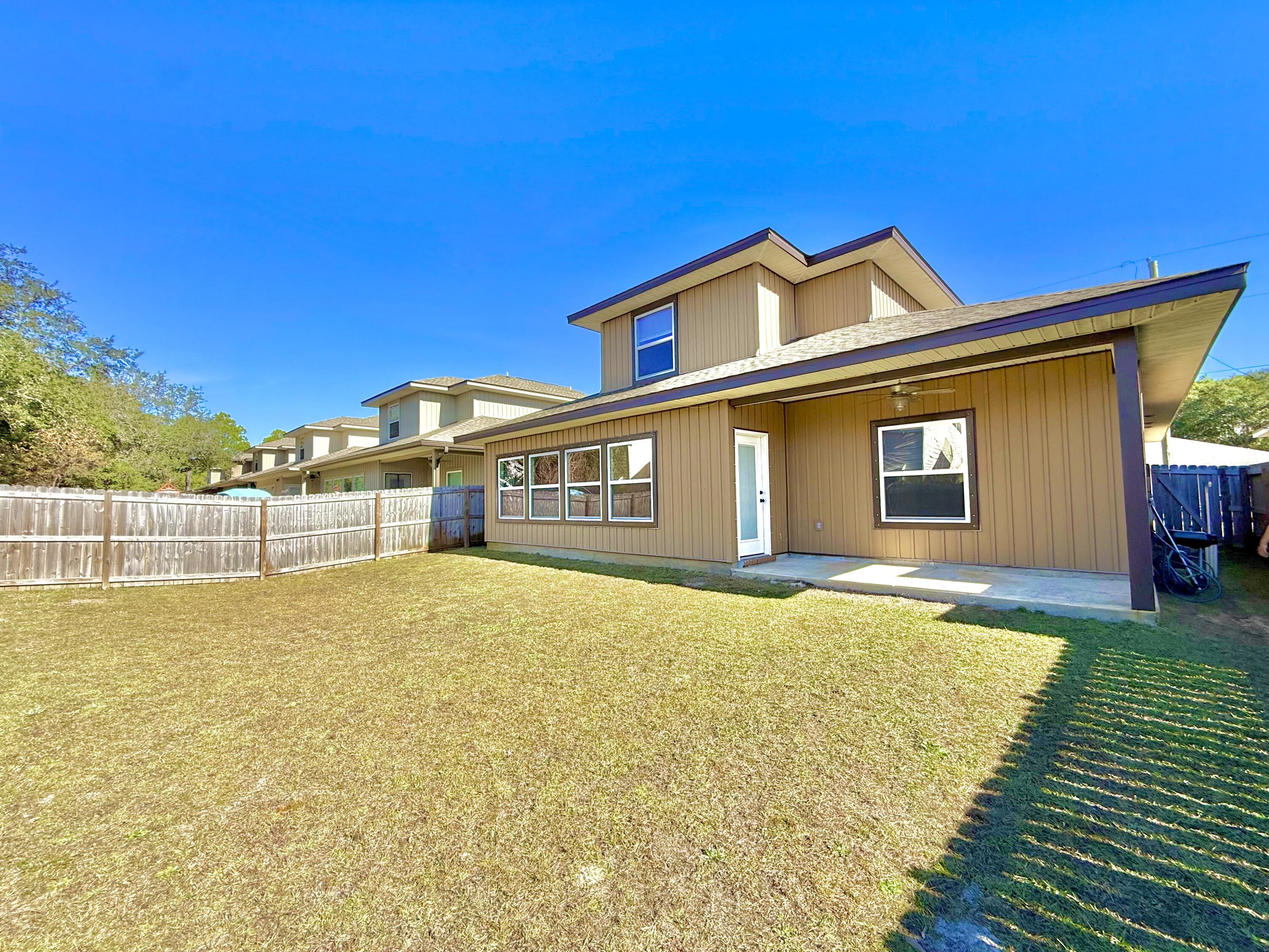 CRESCENT SHORES - Residential