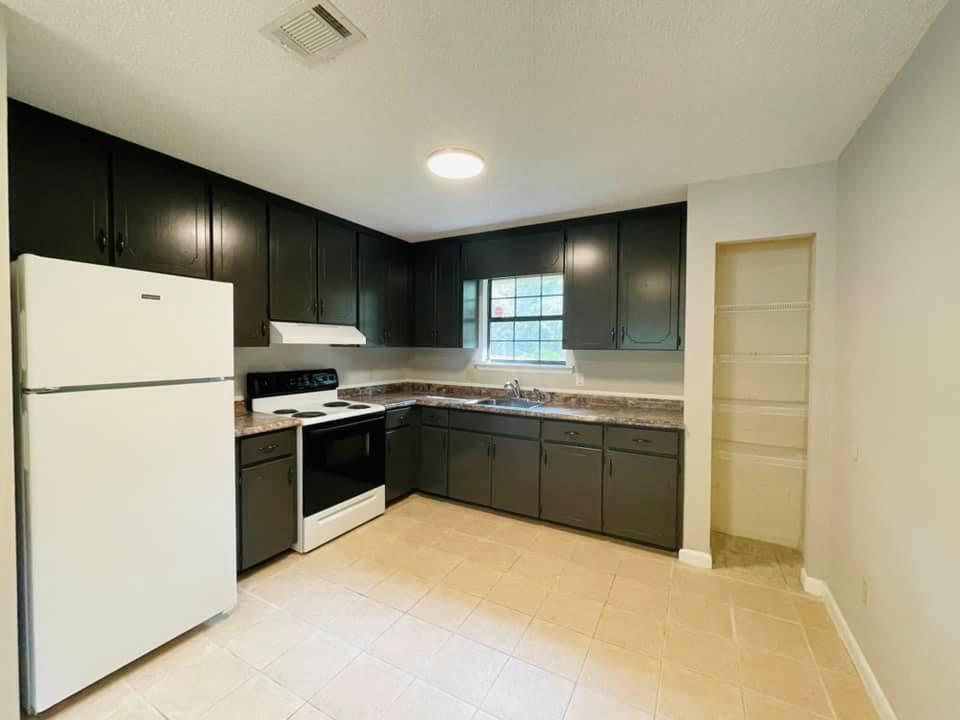 JUNIPER ACRES UNIT I UNREC - Residential Lease