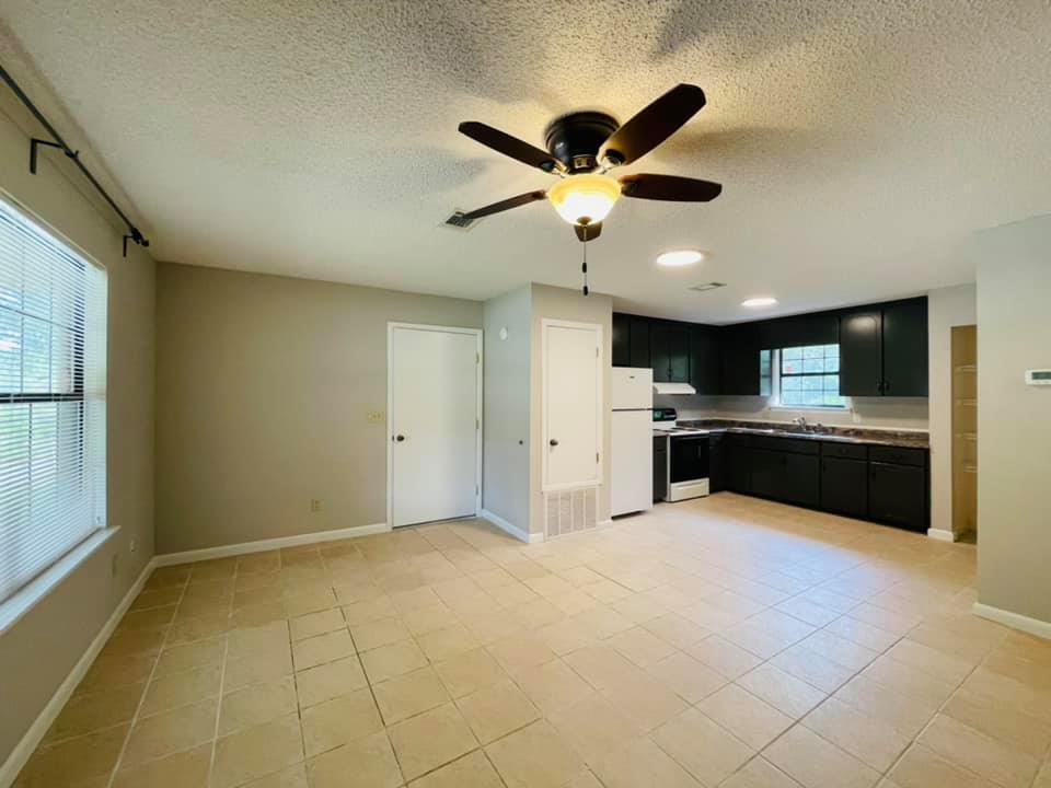 JUNIPER ACRES UNIT I UNREC - Residential Lease