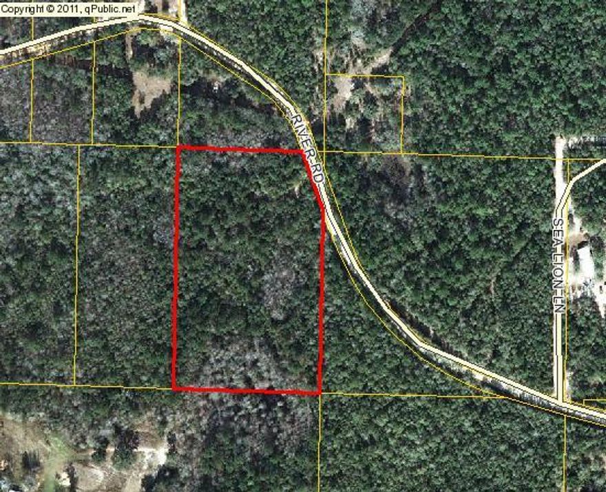 6 acres near Commander's Landing at public launch into Choctawhatchee River. ( Walton County's public park area of the river). Includes a boat launch, picnic table and bathroom for family get-togethers. Exact dimensions of property are subject to an up-to-date survey. Power pole has been installed and some fencing. Great location to park your camper.