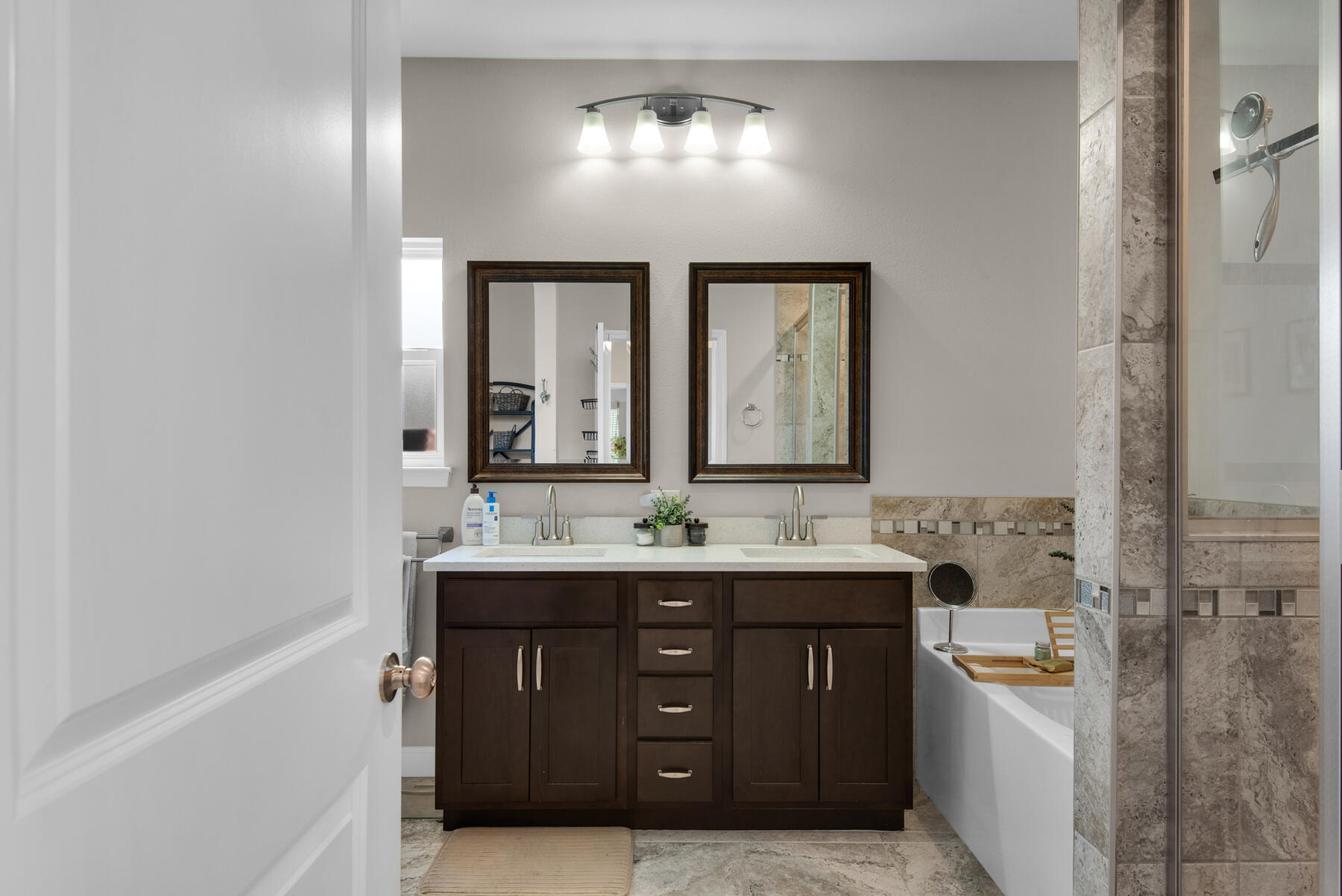 CASA LOMA - Residential Lease
