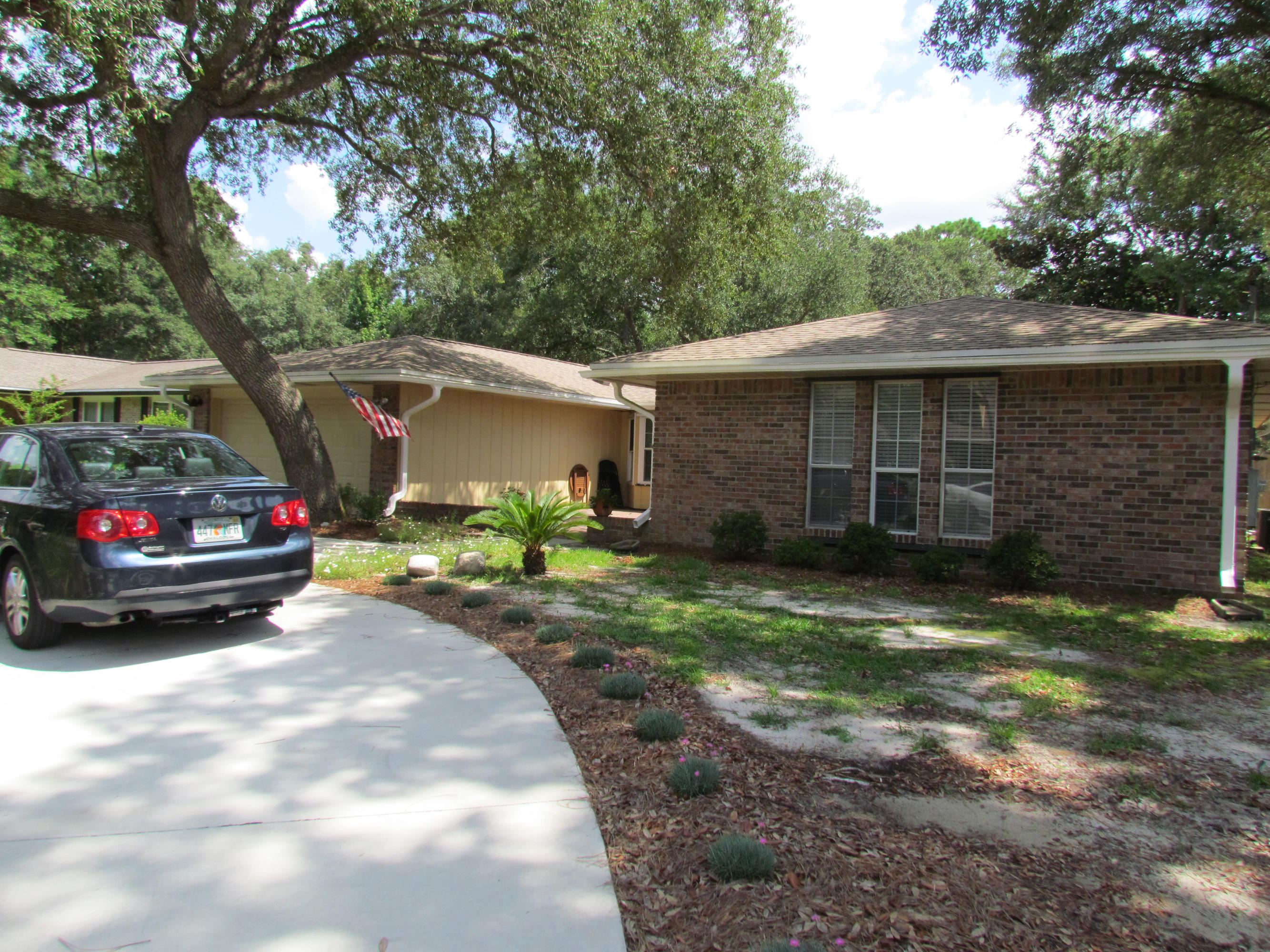 PINEWOOD ESTATES - Residential Lease