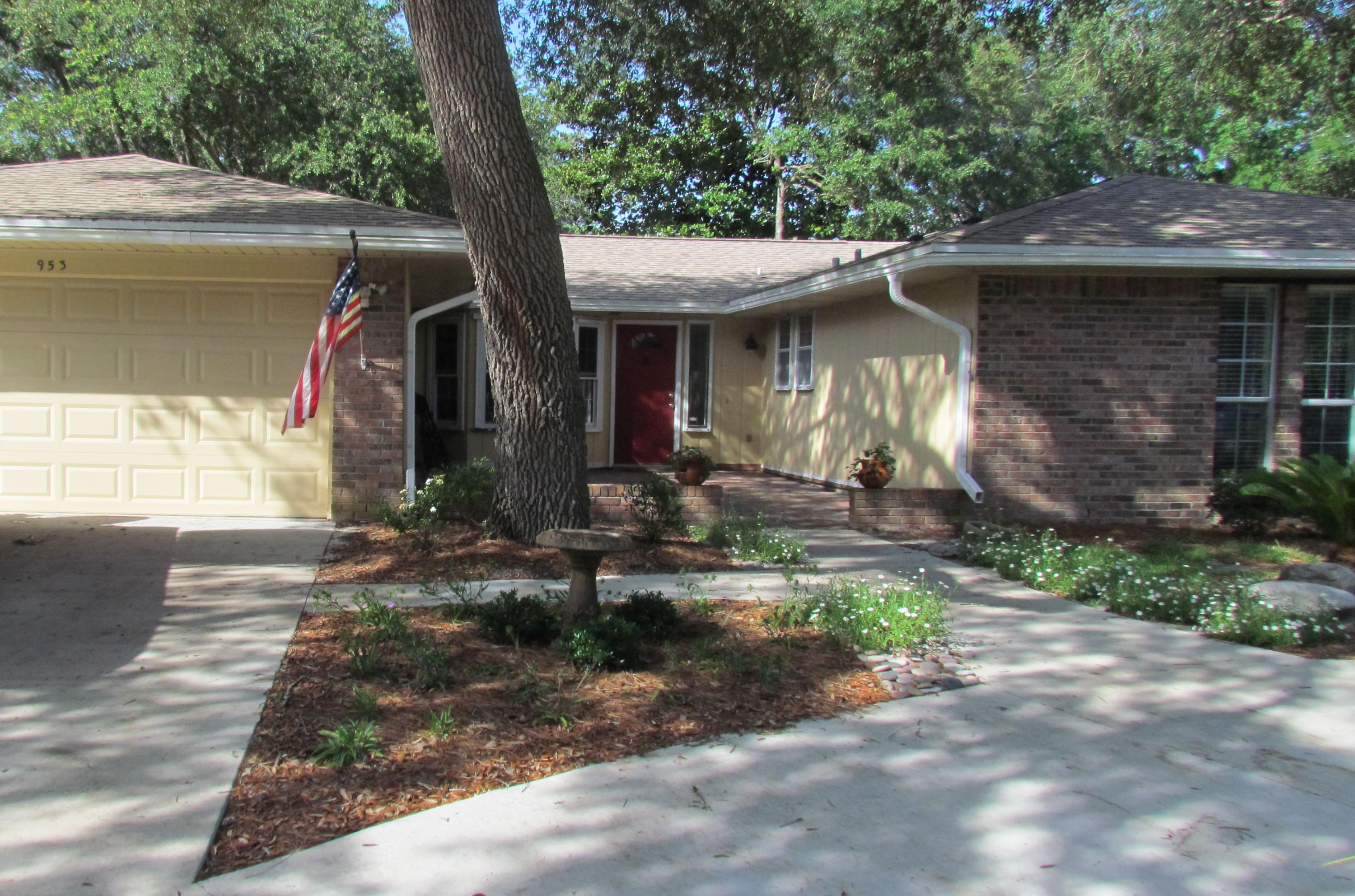 PINEWOOD ESTATES - Residential Lease