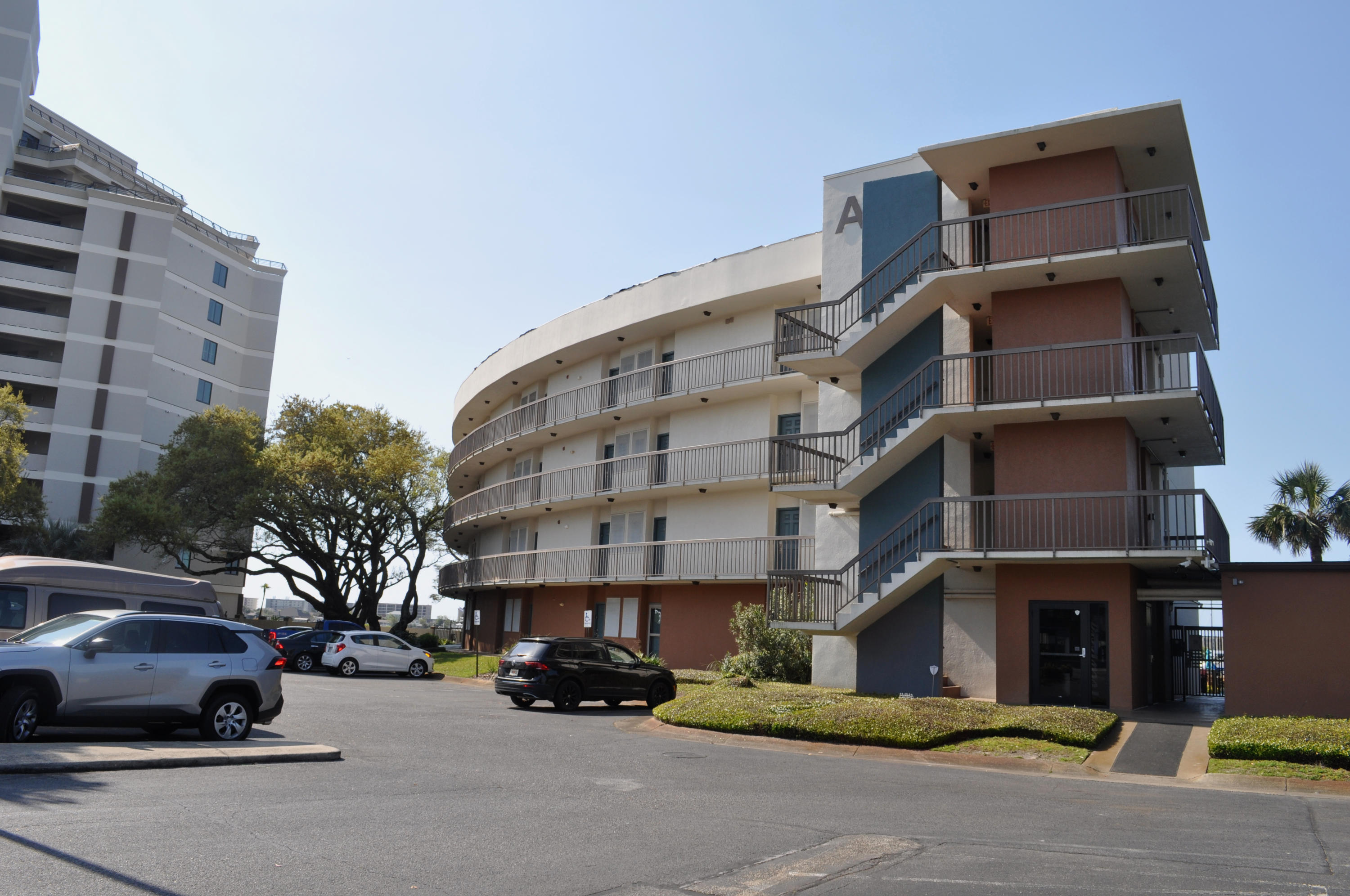 PIRATES BAY PH 1 - Residential