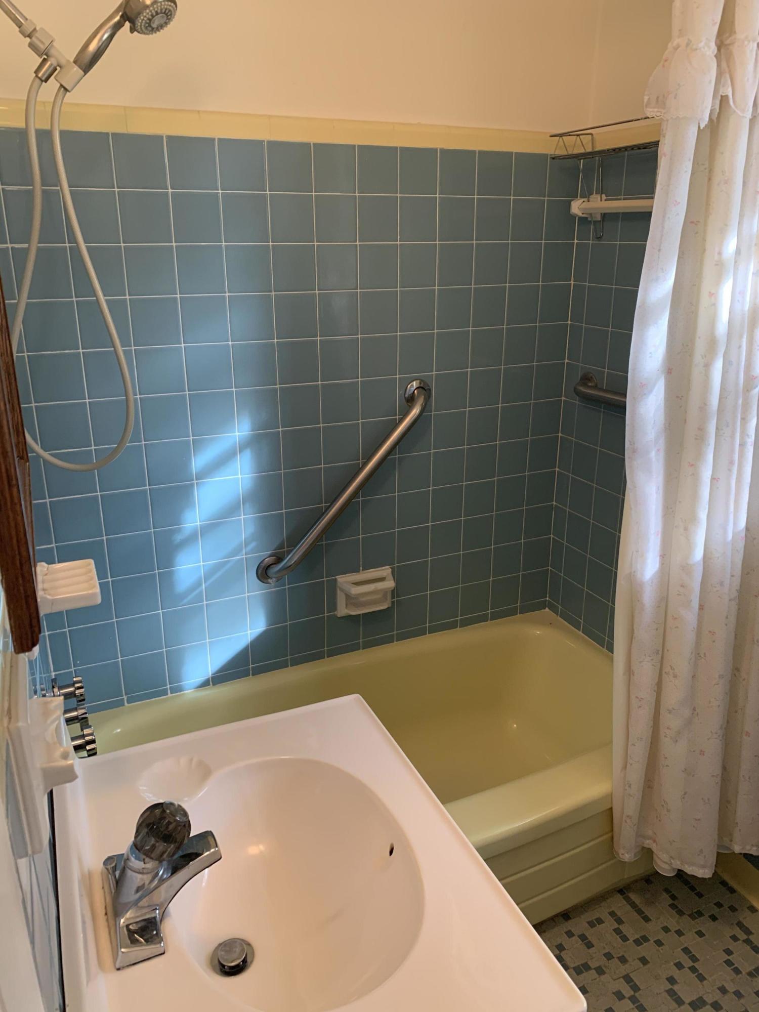 VALPARAISO PLAT #16 LOT 29 BLK 3 - Residential