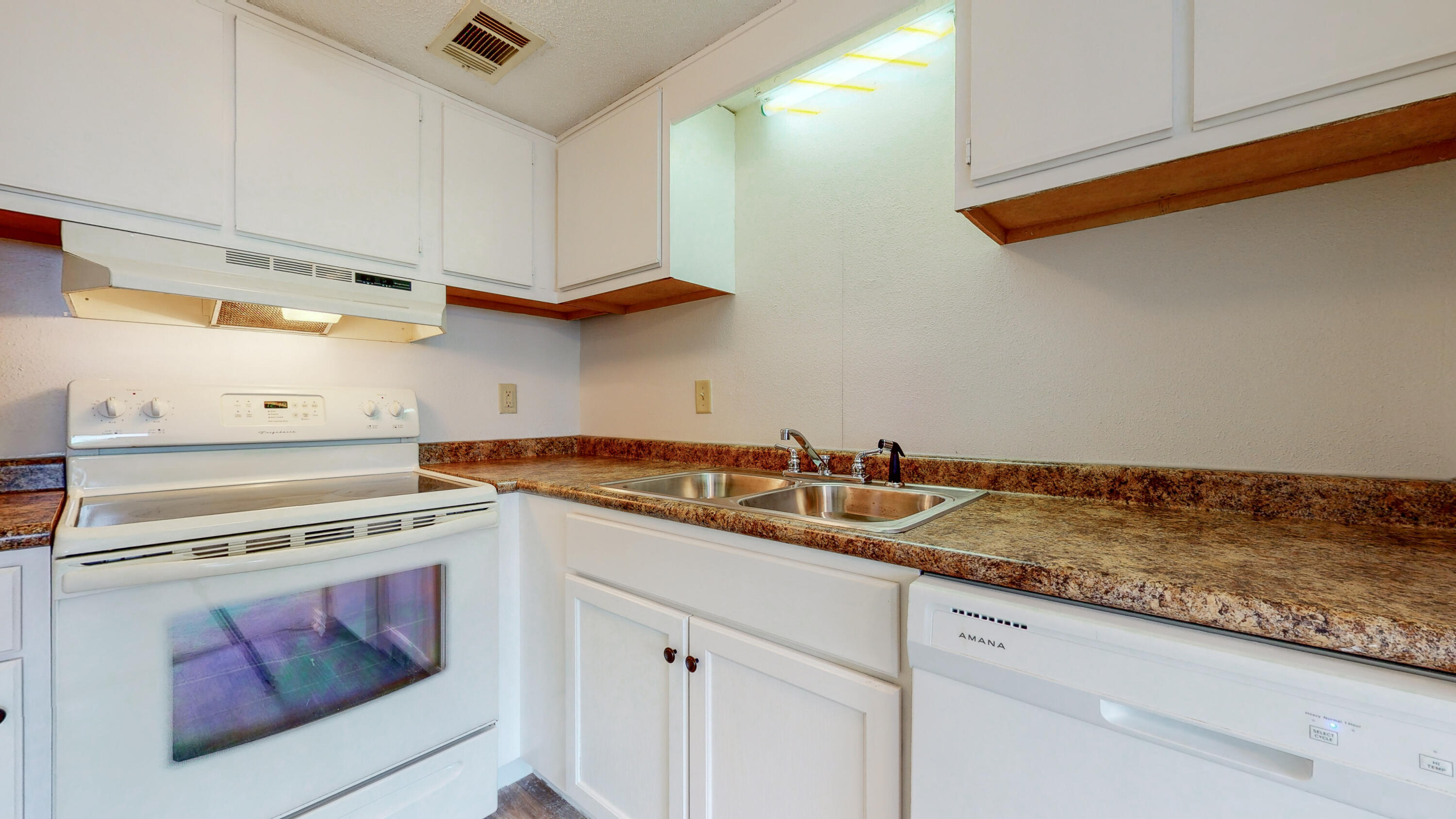 FINISTERRA CONDO - Residential
