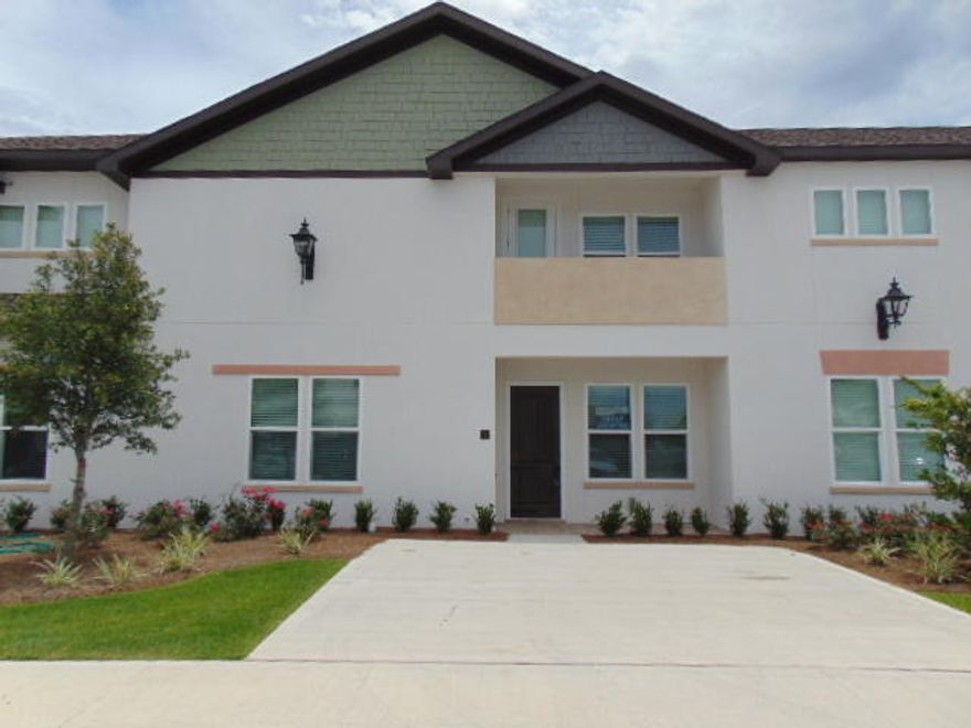 Immaculate townhome in desirable Destin Oaks community! This home is sure to impress with its high baseboards, intricate crown molding, tons of storage, and recessed can lighting throughout. The kitchen is complete with granite countertops and stainless steel Kitchen Aide appliances. All bedrooms boast large walk in closets and carpets that are in great condition. The home is certified energy efficient with dual zone HVAC and a heat pump water heater. Enjoy hot summer days at the communities own private pool and entertain guests in the private clubhouse! The HOA maintains the front landscaping, trash, street lights, and all common areas.