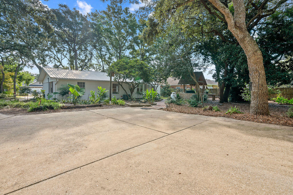 DIXON S/D N1/2 LOT 5 BLK F - Residential