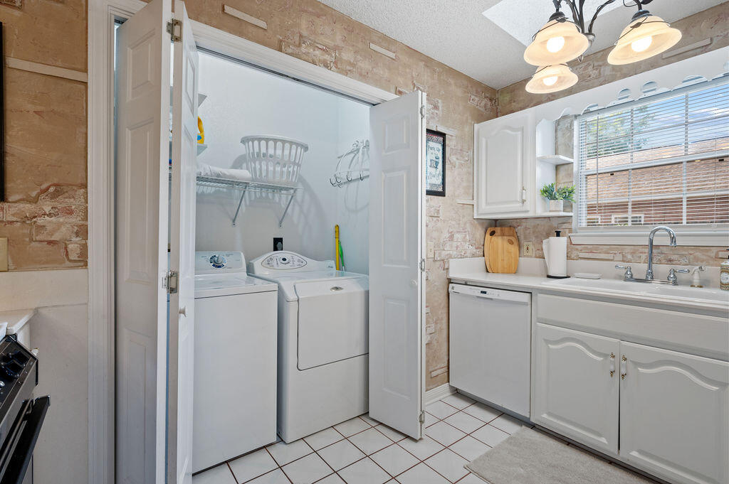 DIXON S/D N1/2 LOT 5 BLK F - Residential