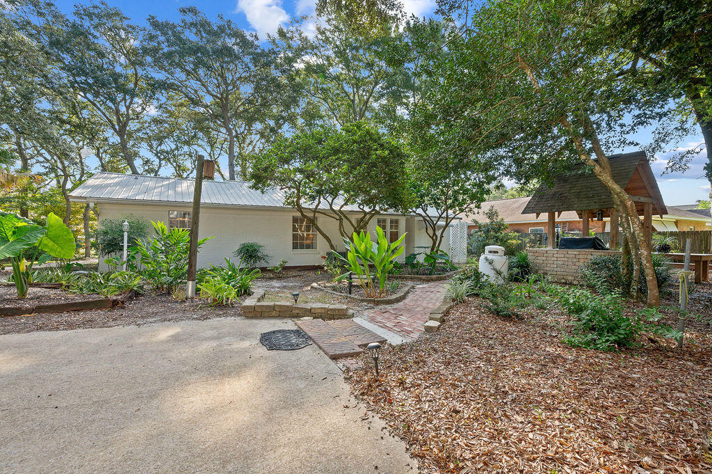 DIXON S/D N1/2 LOT 5 BLK F - Residential