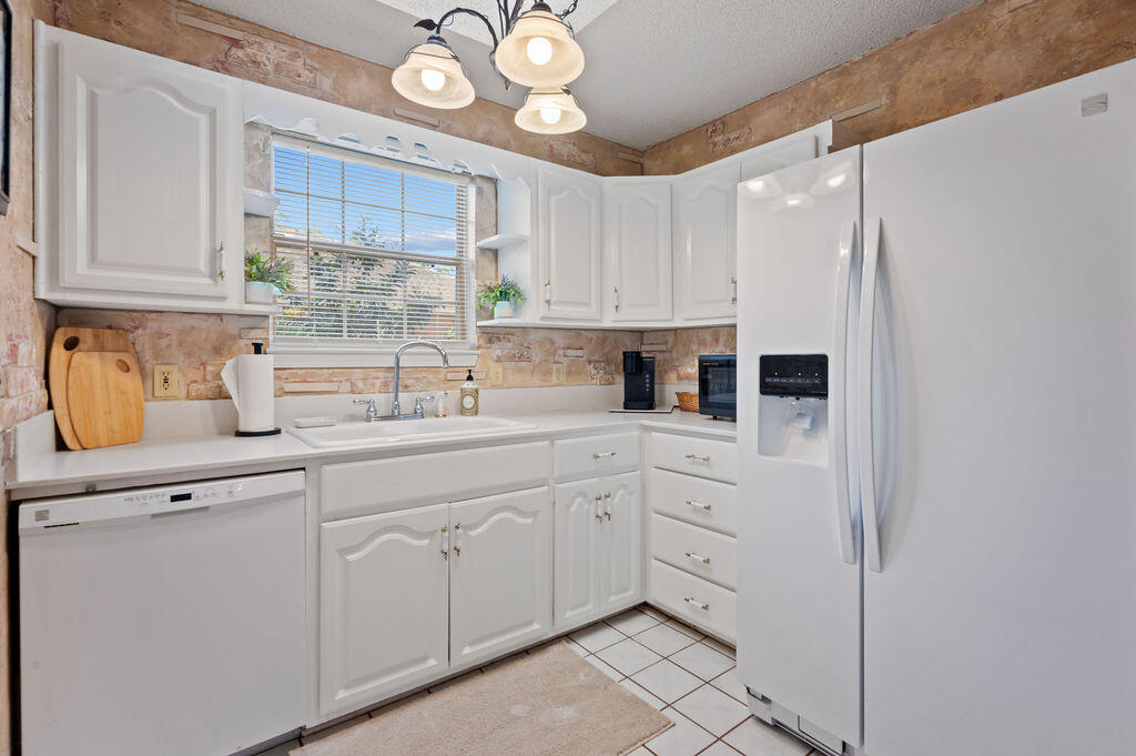 DIXON S/D N1/2 LOT 5 BLK F - Residential