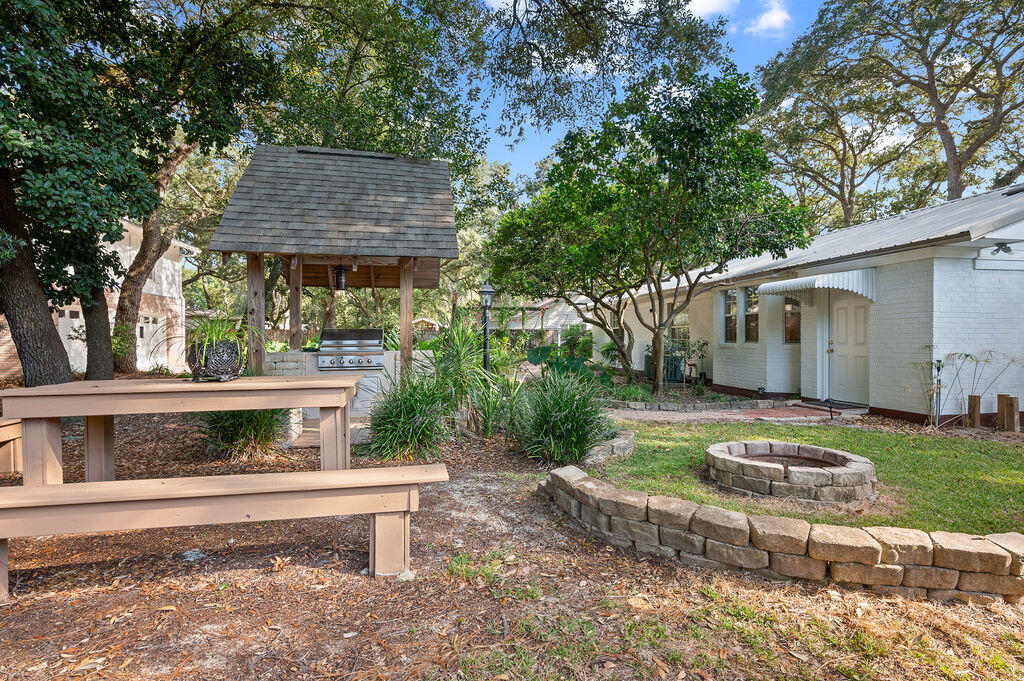 DIXON S/D N1/2 LOT 5 BLK F - Residential