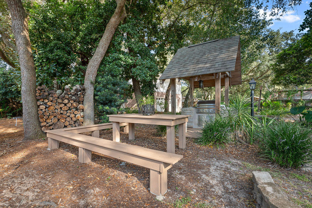 DIXON S/D N1/2 LOT 5 BLK F - Residential