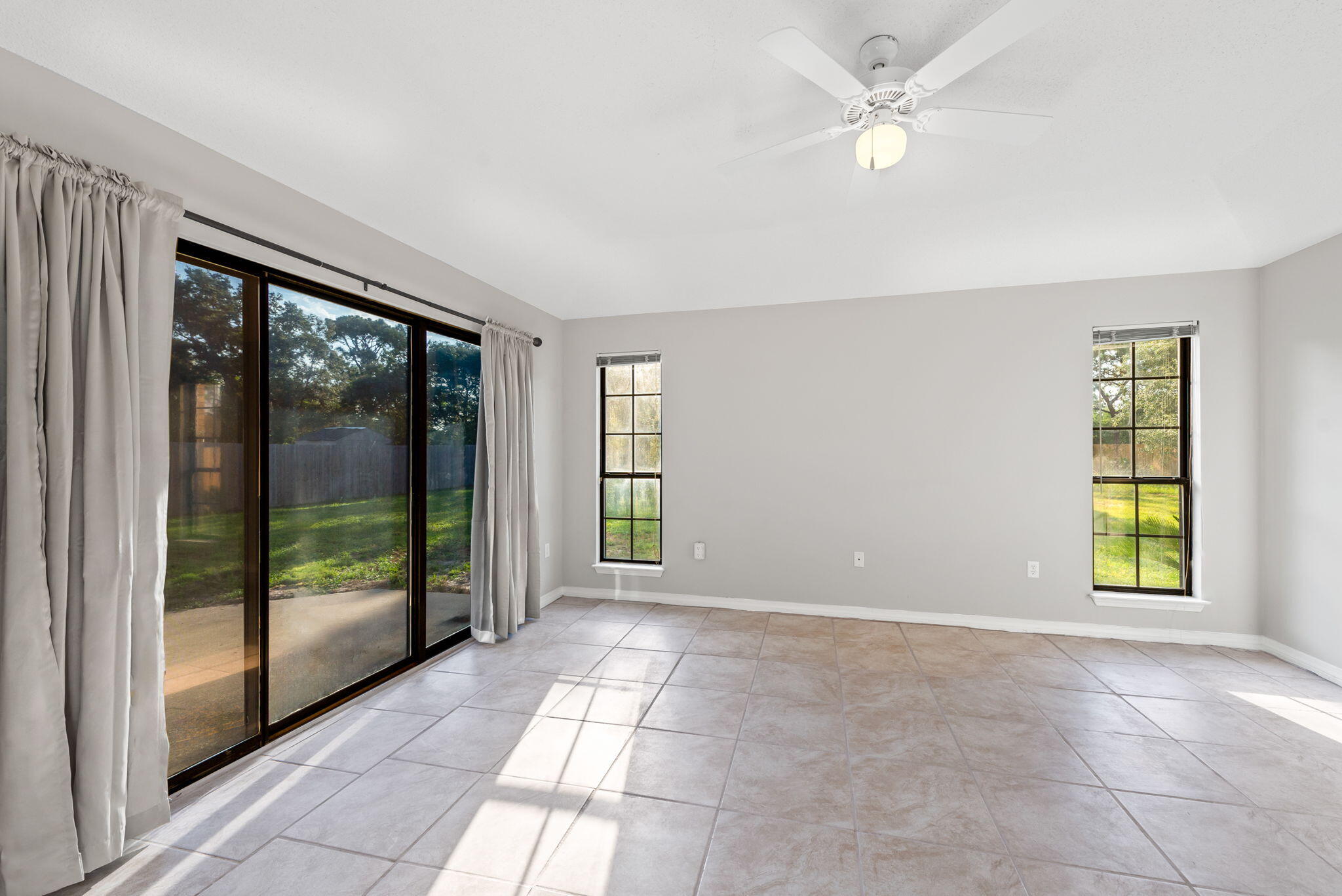 HOLLEY BY THE SEA - Residential