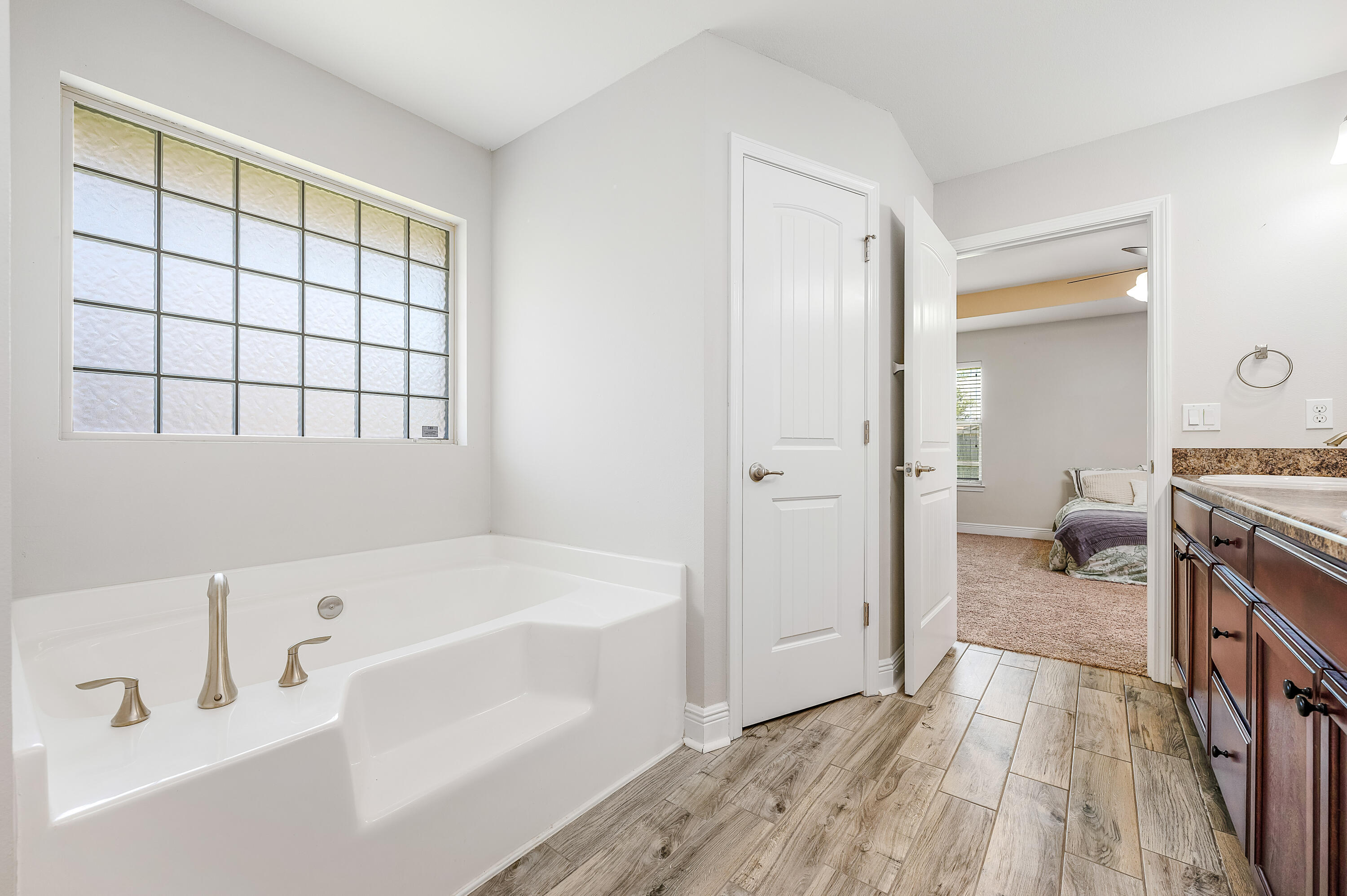 BAY PINES - Residential